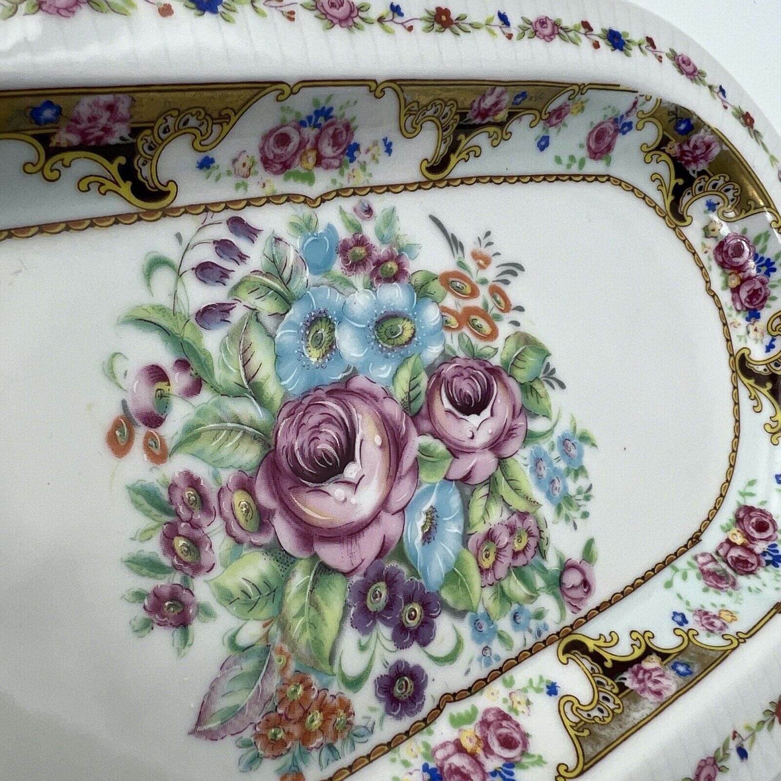Antico vassoio svuotatasche in porcellana vintage Vassoietto decoro con rose Categoria  Piatti Vassoio