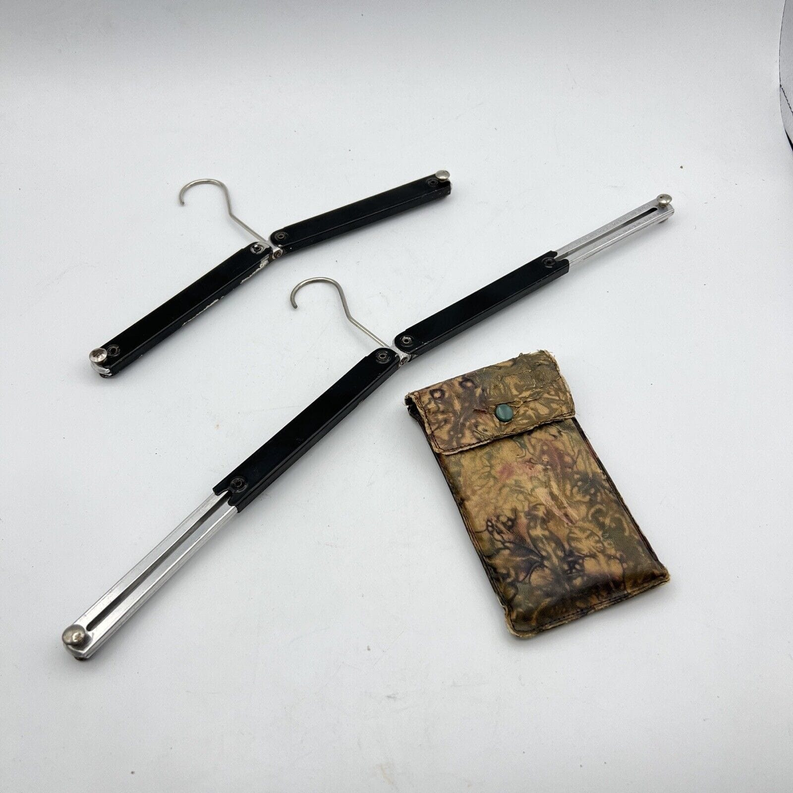 Appendiabiti portatile Gruccia vintage da viaggio Inglese Pieghevole Stampella Appendiabiti portatile Gruccia vintage da viaggio Inglese Pieghevole Stampella