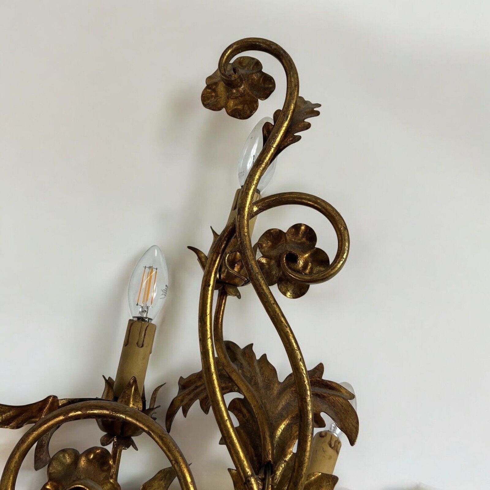 Applique dorato foglie d'acanto a 4 fiamme luci Lampada da parete stile antico Categoria  Lampade Appliques