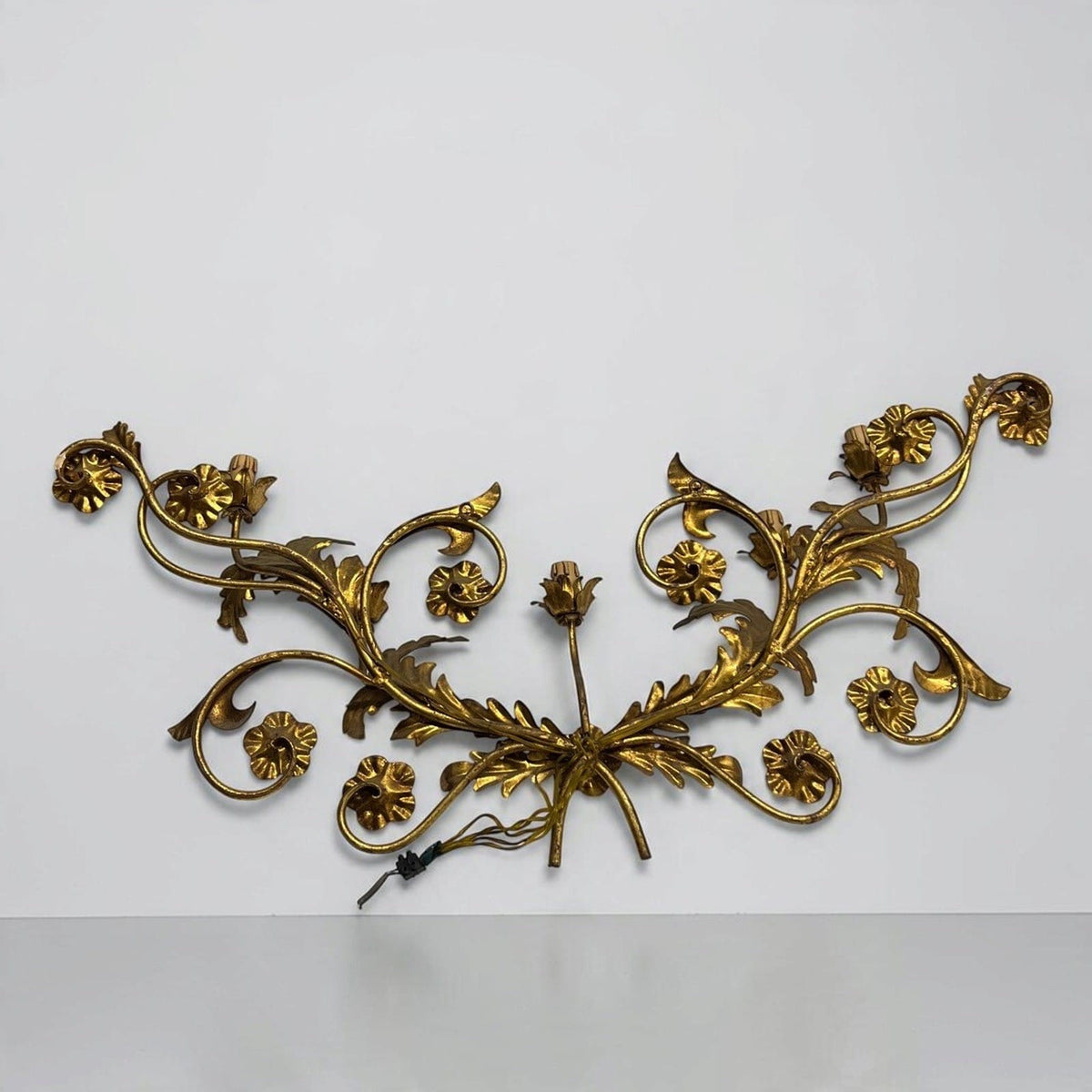 Applique dorato foglie d'acanto a 5 bracci luci Lampada da parete stile antico Categoria  Lampade Appliques