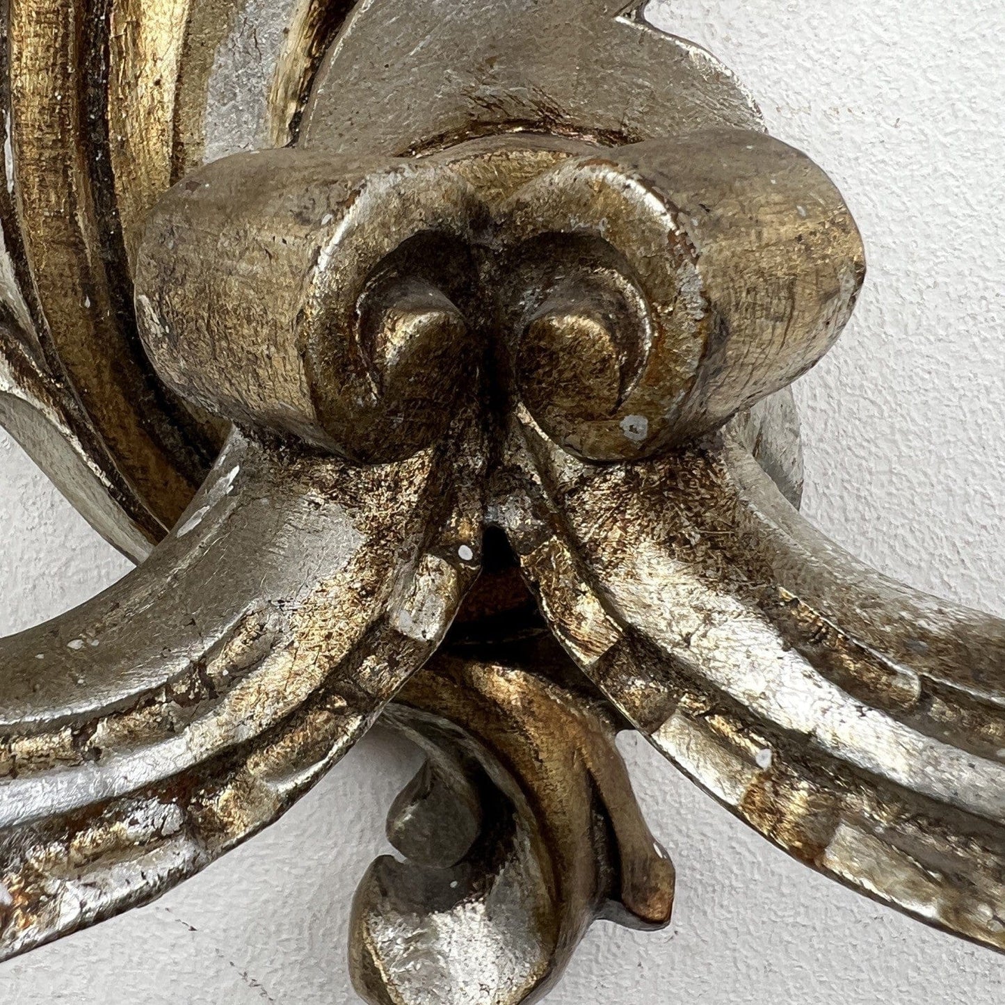 Applique stile 800 antico in legno oro argento lampada da parete a due luci Categoria  Lampade Appliques