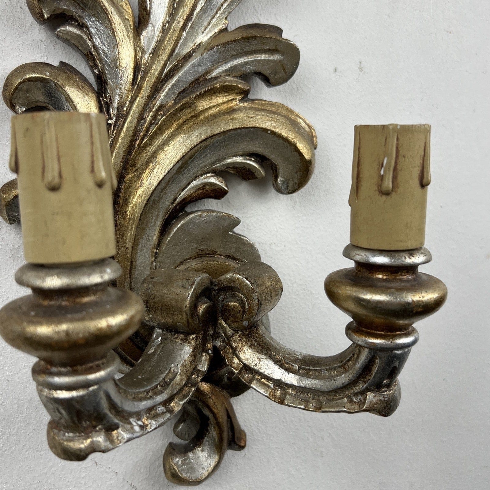 Applique stile 800 antico in legno oro argento lampada da parete a due luci Categoria  Lampade Appliques