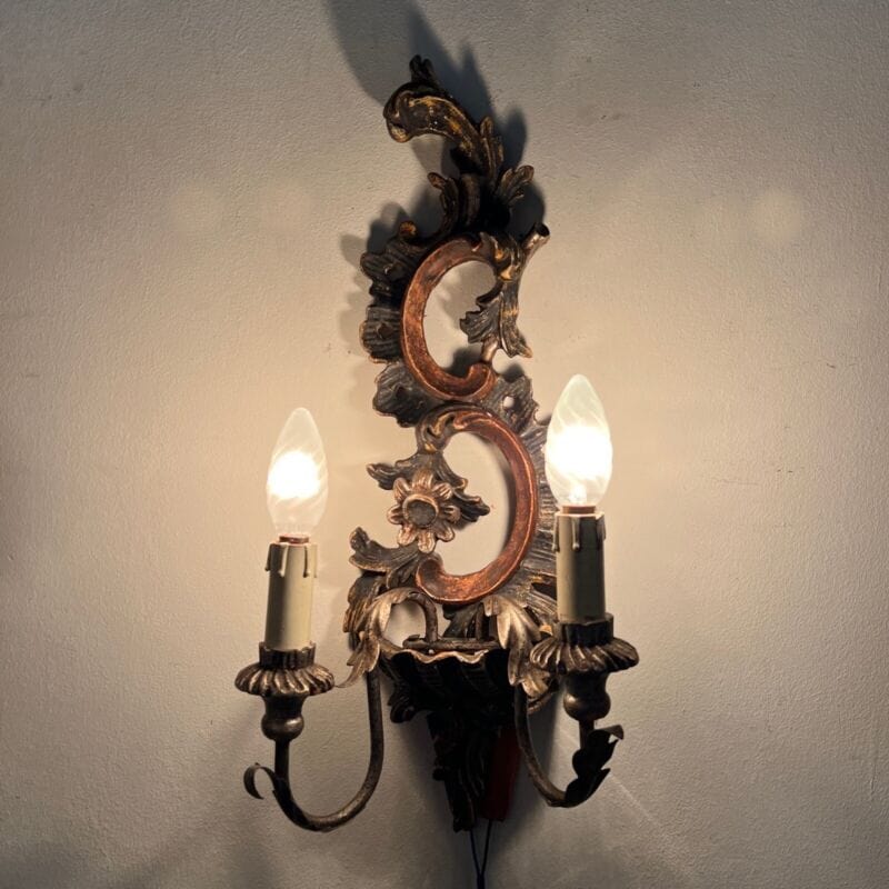 Applique stile antico fiorentino in legno scolpito lampada da parete due luci Categoria  Lampade Appliques