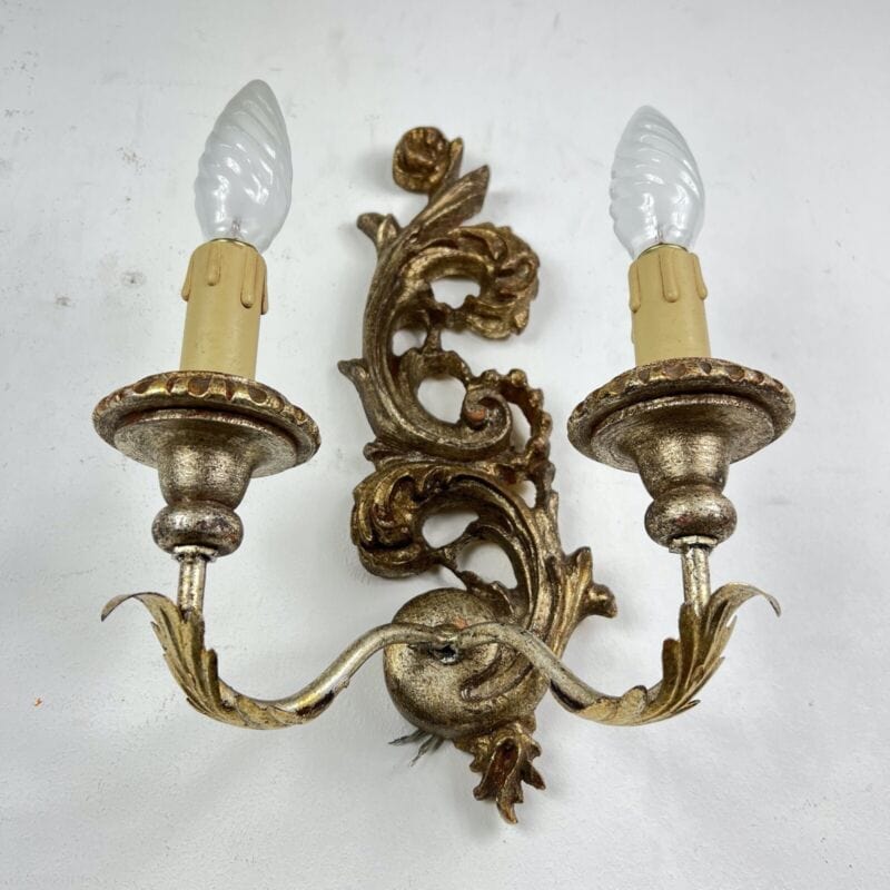 Applique stile barocco antico in legno dorato oro lampada da parete a due luci Categoria  Lampade Appliques