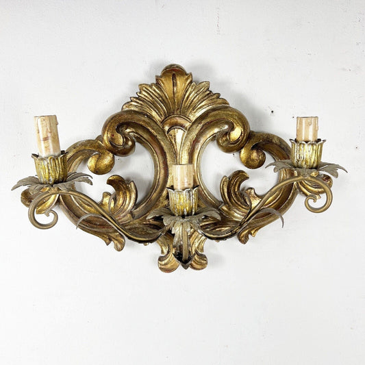 Applique stile barocco antico in legno dorato oro lampada da parete a tre luci Categoria  Lampade Appliques