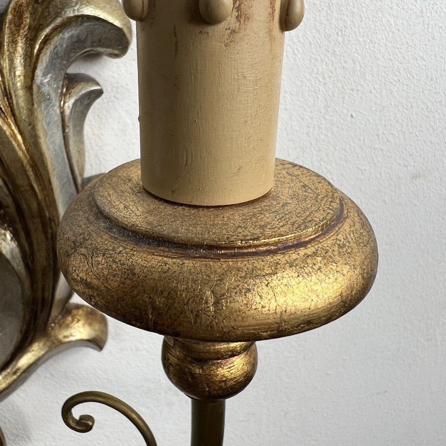 Applique stile Liberty antico in legno oro argento lampada da parete a due luci Categoria  Lampade Appliques