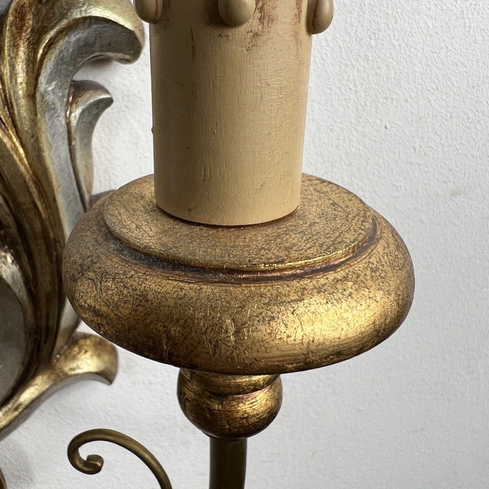 Applique stile Liberty antico in legno oro argento lampada da parete a due luci Categoria  Lampade Appliques