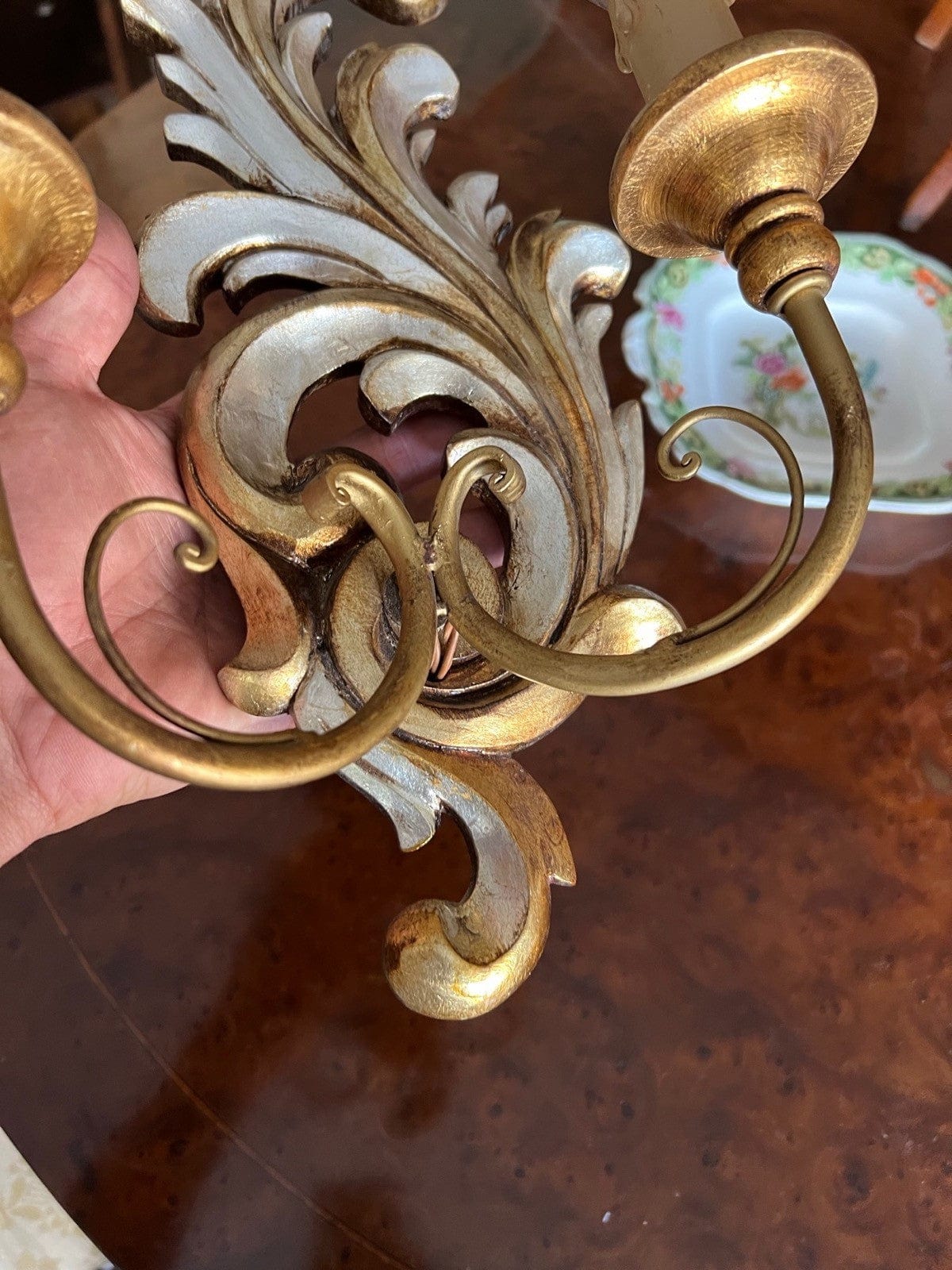 Applique stile Liberty antico in legno oro argento lampada da parete a due luci Categoria  Lampade Appliques