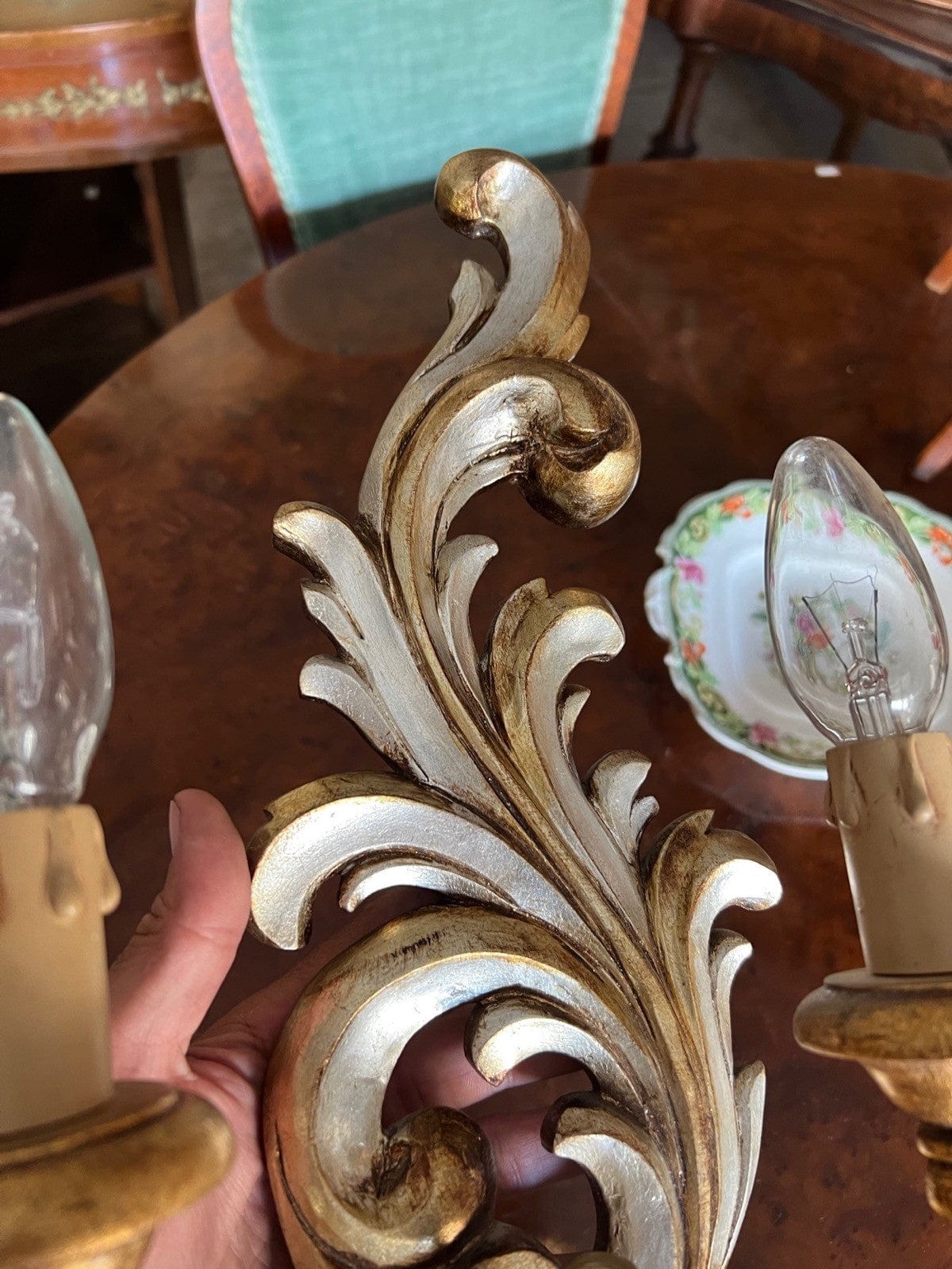 Applique stile Liberty antico in legno oro argento lampada da parete a due luci Categoria  Lampade Appliques