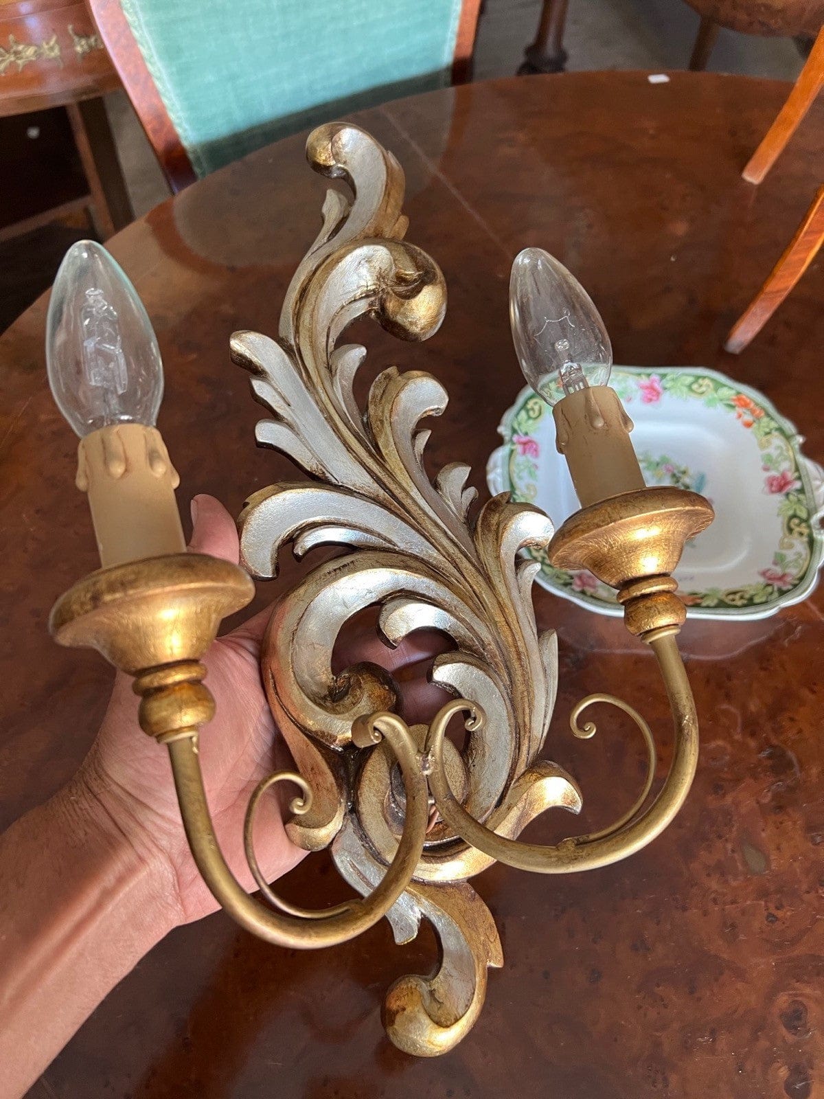 Applique stile Liberty antico in legno oro argento lampada da parete a due luci Categoria  Lampade Appliques