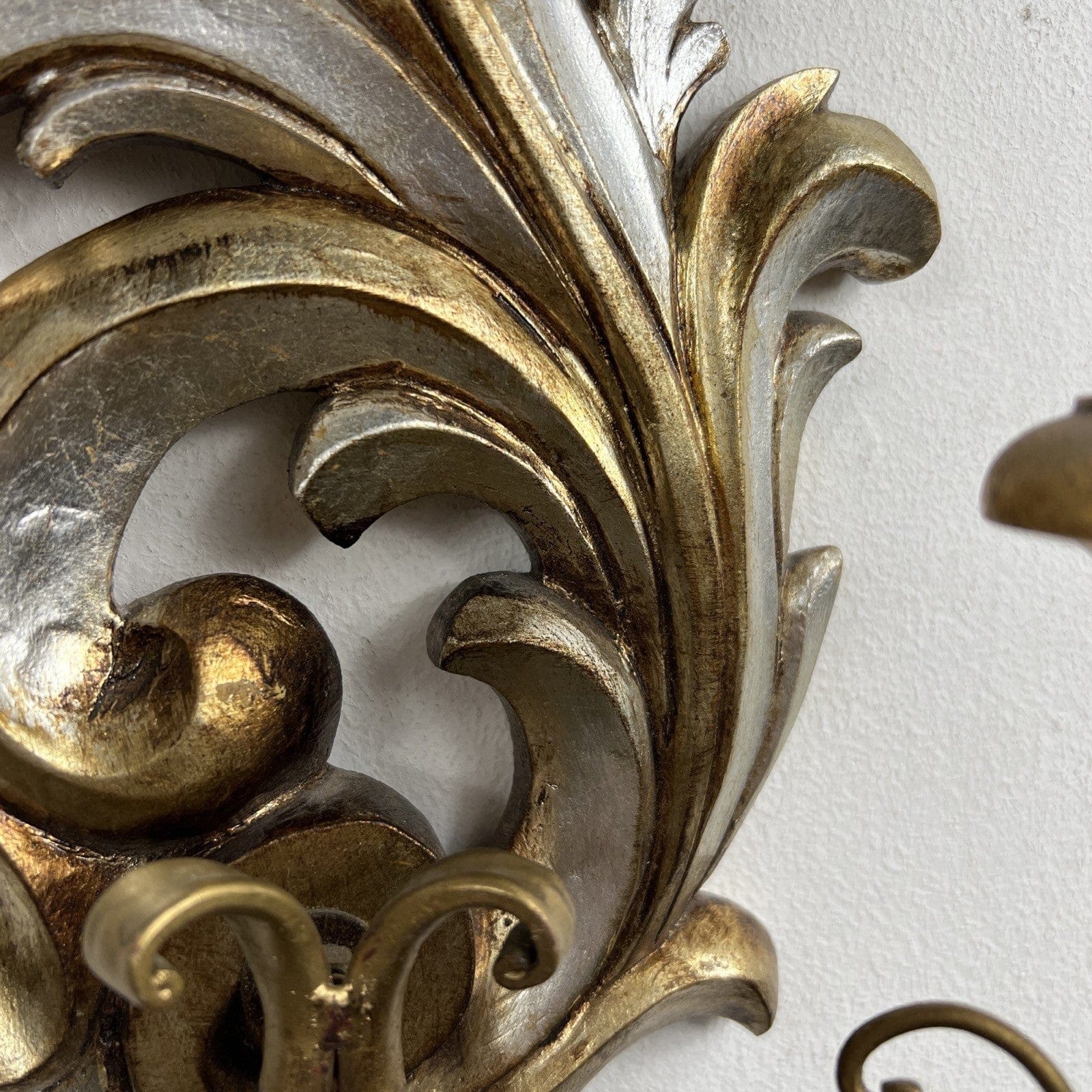 Applique stile Liberty antico in legno oro argento lampada da parete a due luci Categoria  Lampade Appliques