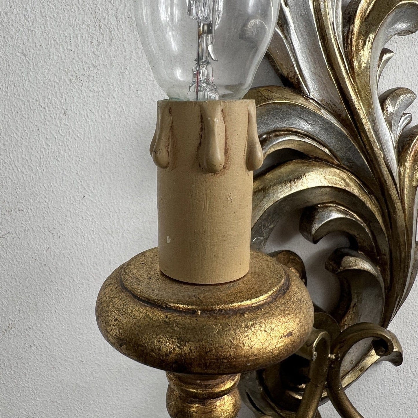 Applique stile Liberty antico in legno oro argento lampada da parete a due luci Categoria  Lampade Appliques