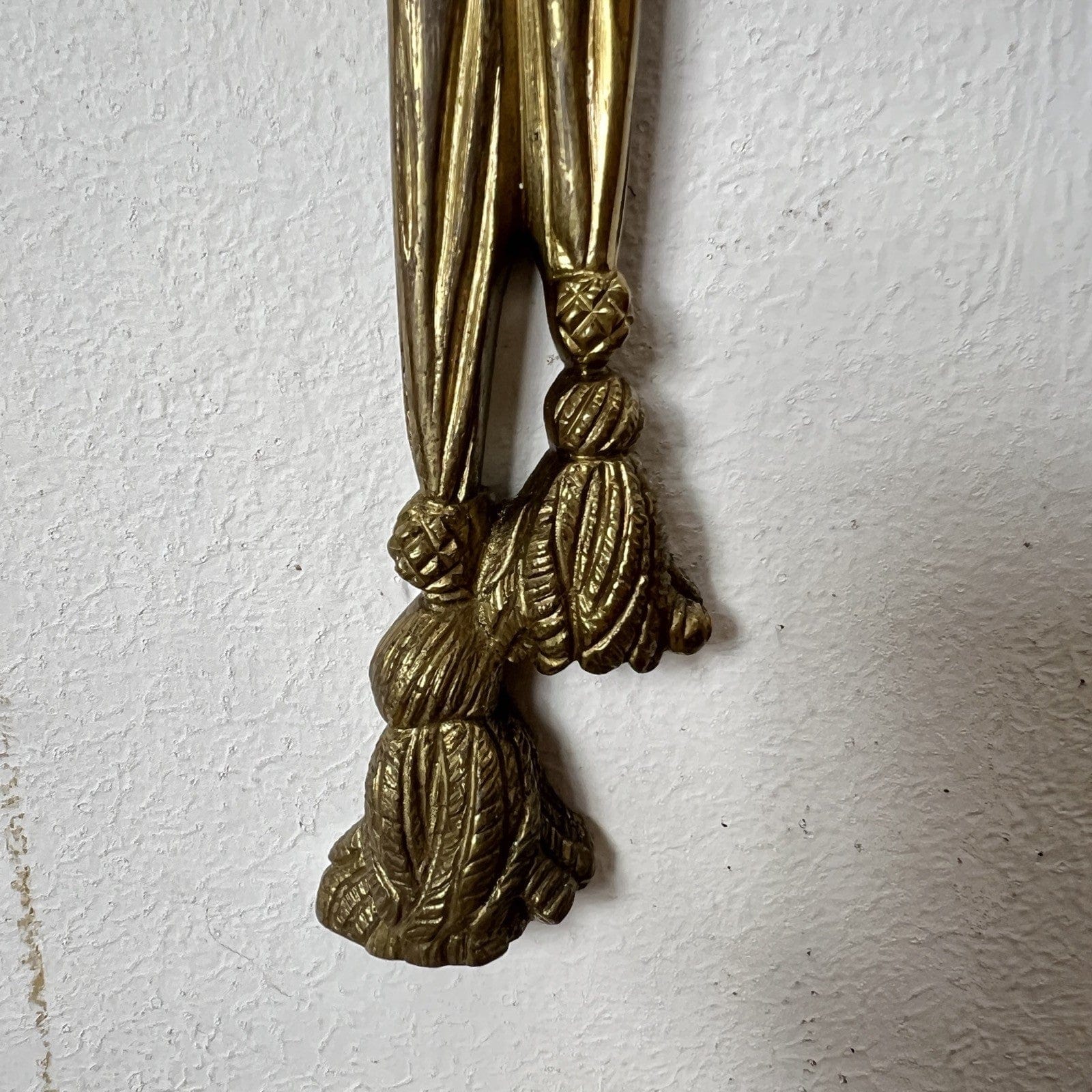 Applique vintage antico in ottone bronzo a due luci con fiocco Stile Luigi XVI Categoria  Lampade Appliques