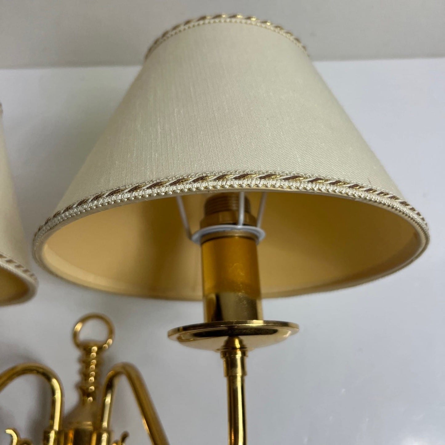 Applique vintage in ottone lucido  a due fiamme luci Lampade stile antico parete Categoria  Lampade Appliques