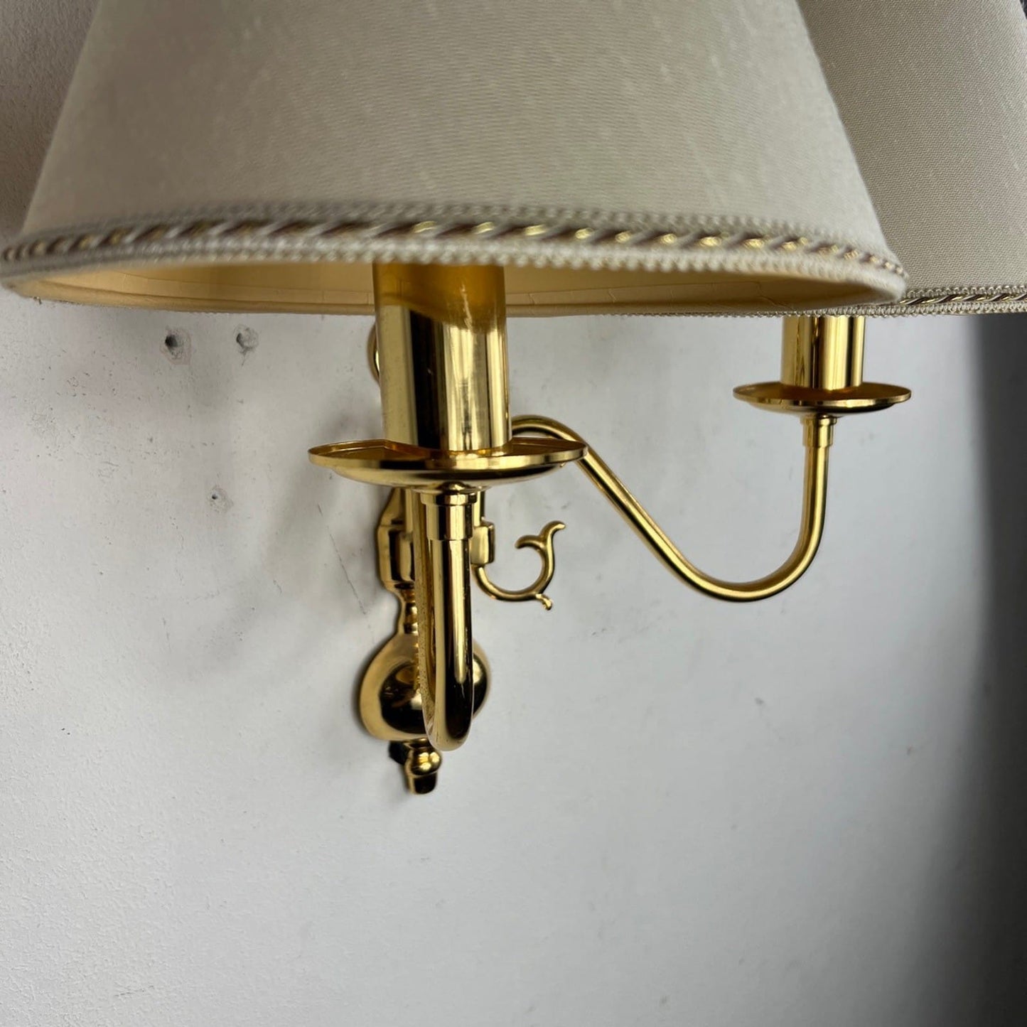 Applique vintage in ottone lucido  a due fiamme luci Lampade stile antico parete Categoria  Lampade Appliques