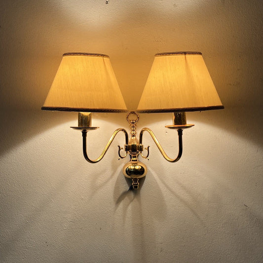 Applique vintage in ottone lucido  a due fiamme luci Lampade stile antico parete Categoria  Lampade Appliques