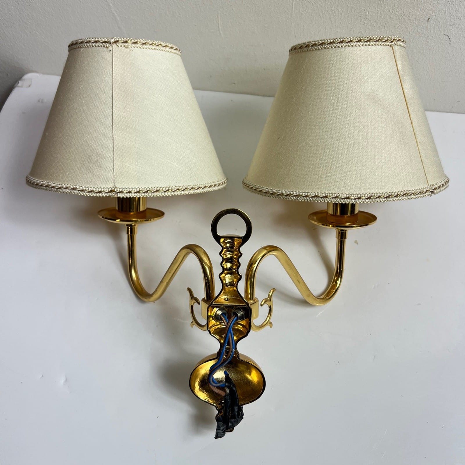 Applique vintage in ottone lucido  a due fiamme luci Lampade stile antico parete Categoria  Lampade Appliques