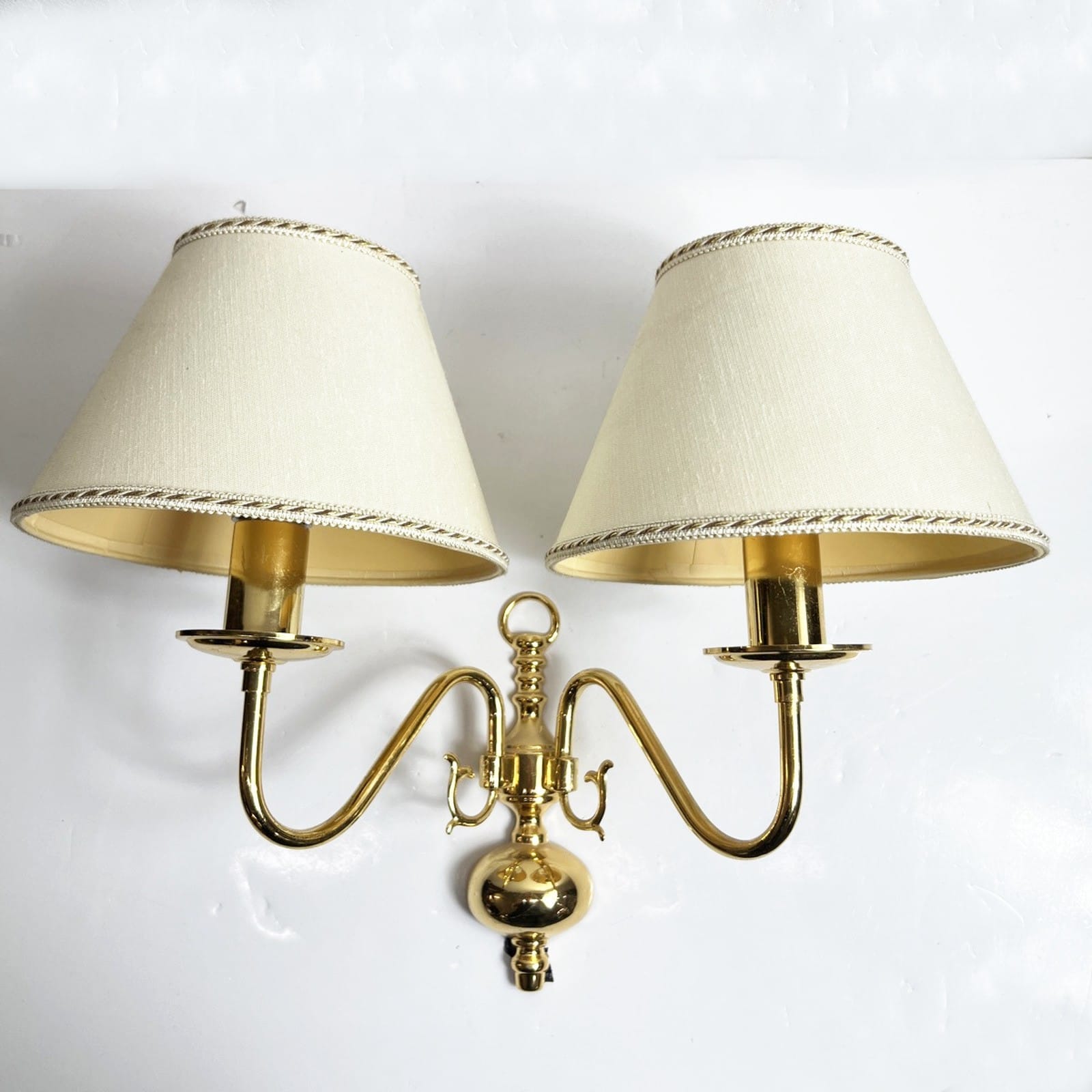 Applique vintage in ottone lucido  a due fiamme luci Lampade stile antico parete Categoria  Lampade Appliques