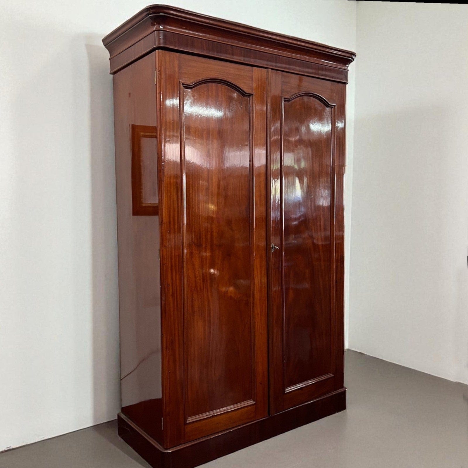 Armadio antico 800 Stipo Credenza Libreria due ante Vittoriana Inglese in Mogano Categoria  Vetrine