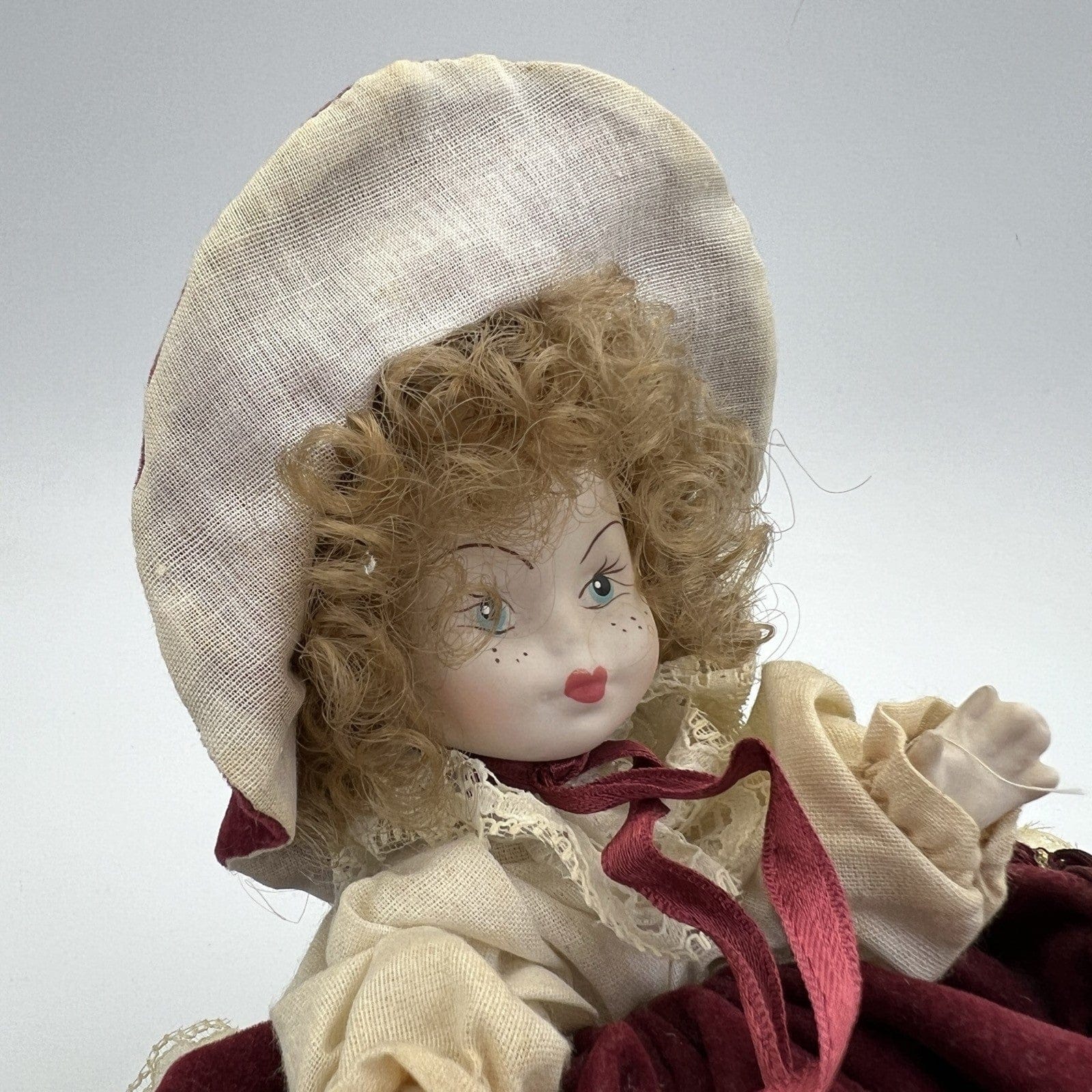 Bambola di Porcellana da collezione stile Antica Vintage anni 70 Categoria  Altro