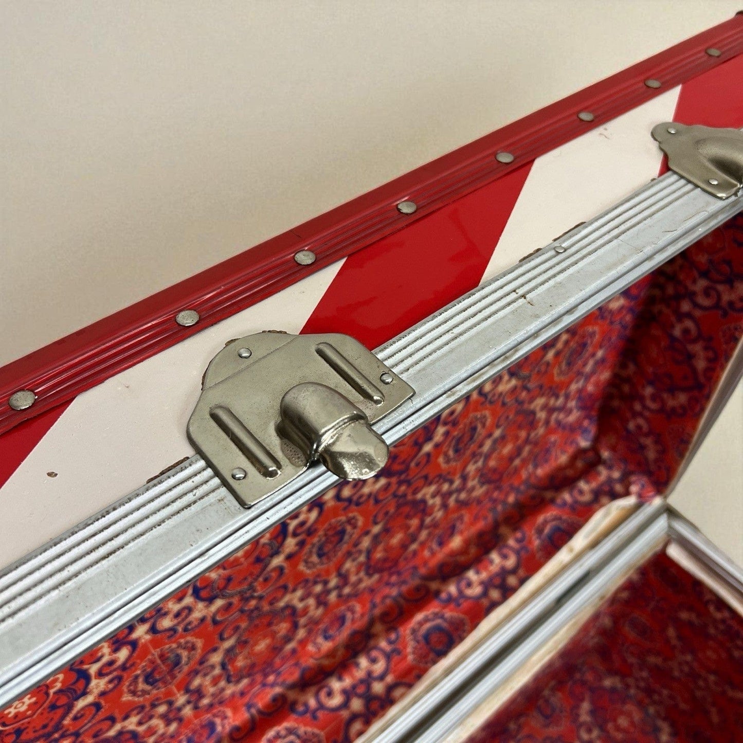 Baule antico in legno da viaggio Forziere 900 vintage Cassa Bianca Strisce Rossa Categoria  Casse & Bauli