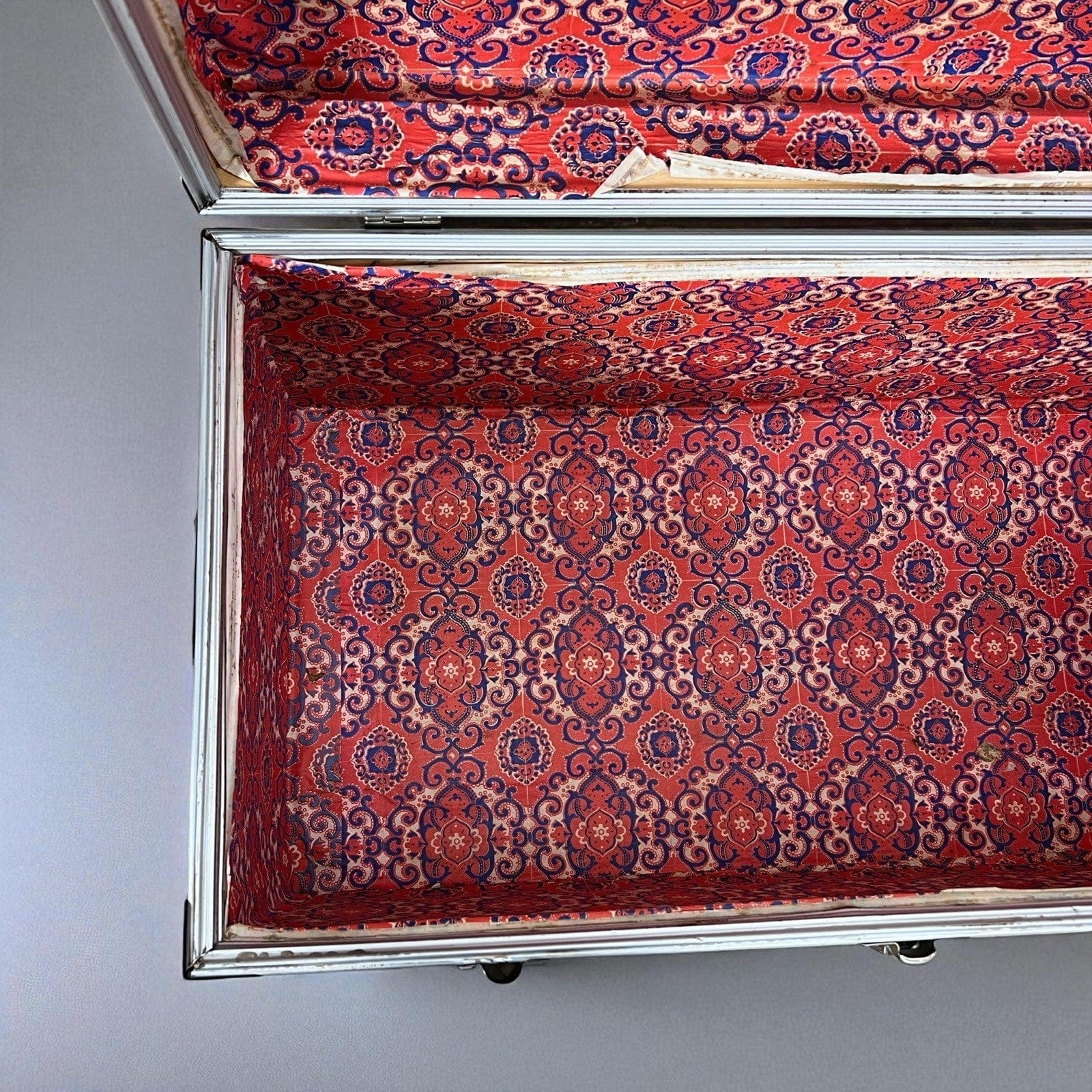 Baule antico in legno da viaggio Forziere 900 vintage Cassa Bianca Strisce Rossa Categoria  Casse & Bauli