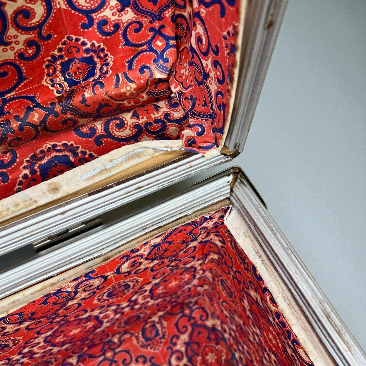 Baule antico in legno da viaggio Forziere 900 vintage Cassa Bianca Strisce Rossa Categoria  Casse & Bauli