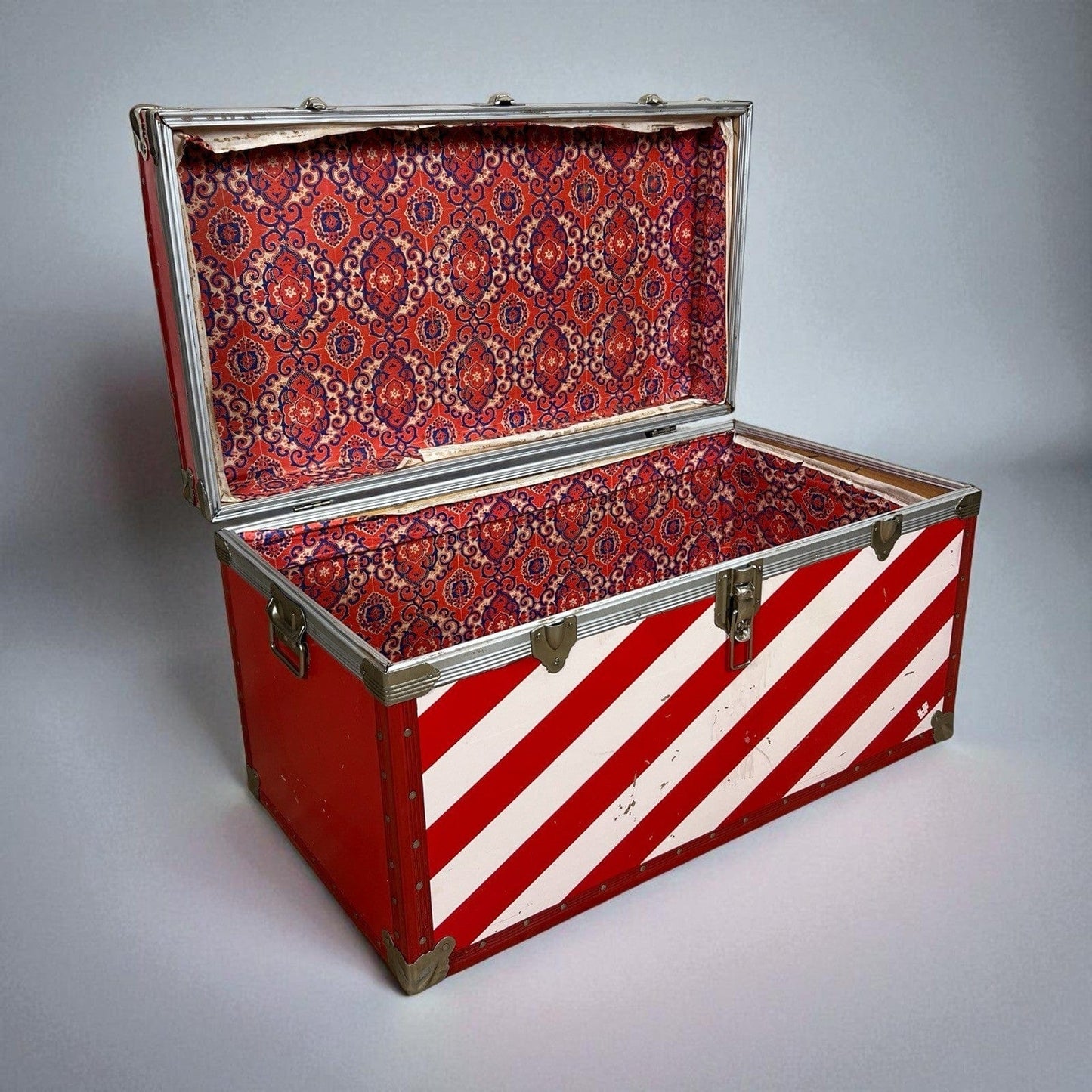 Baule antico in legno da viaggio Forziere 900 vintage Cassa Bianca Strisce Rossa Categoria  Casse & Bauli