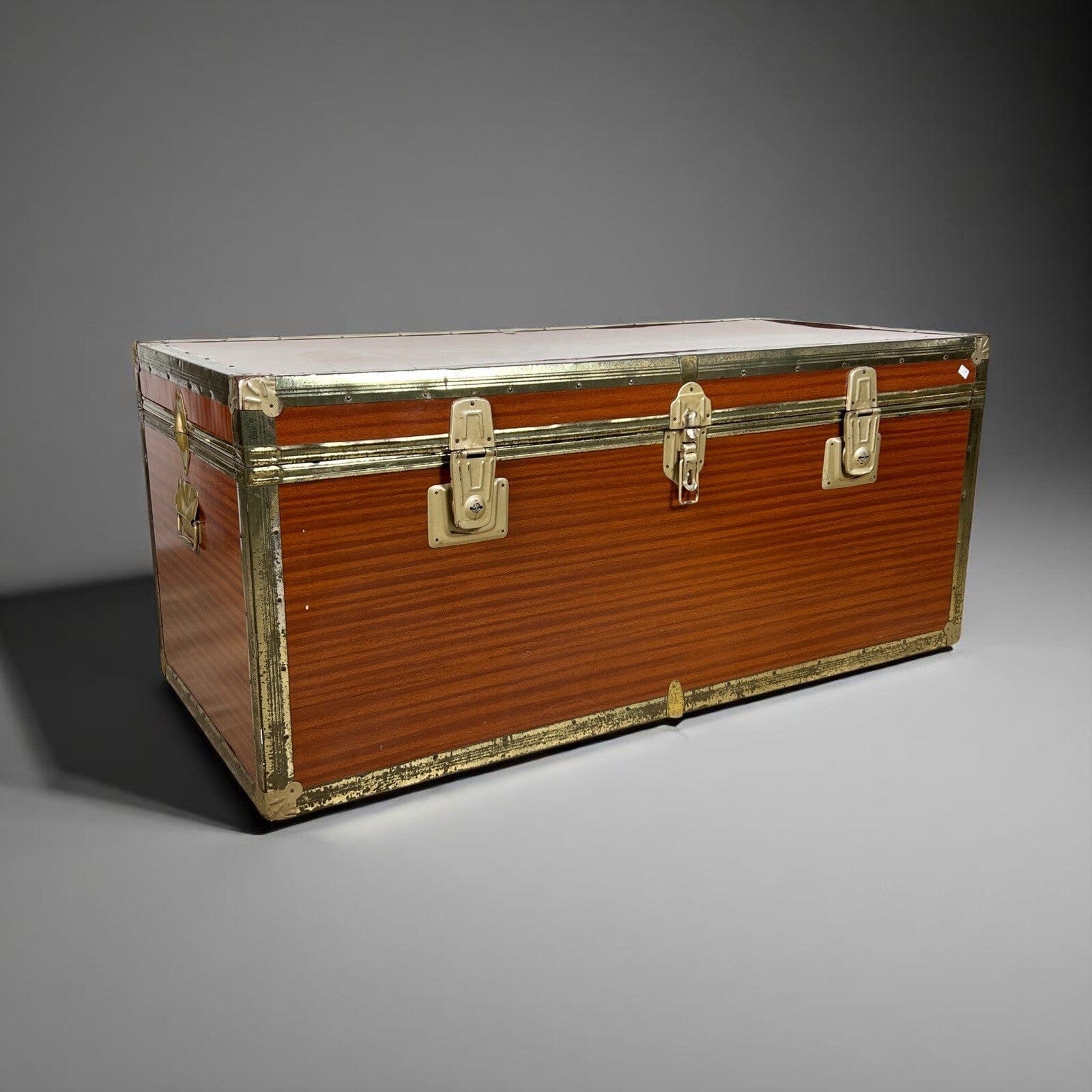 Baule antico in legno da viaggio Forziere Cassapanca 900 vintage Cassa Anni '60 Categoria  Casse & Bauli
