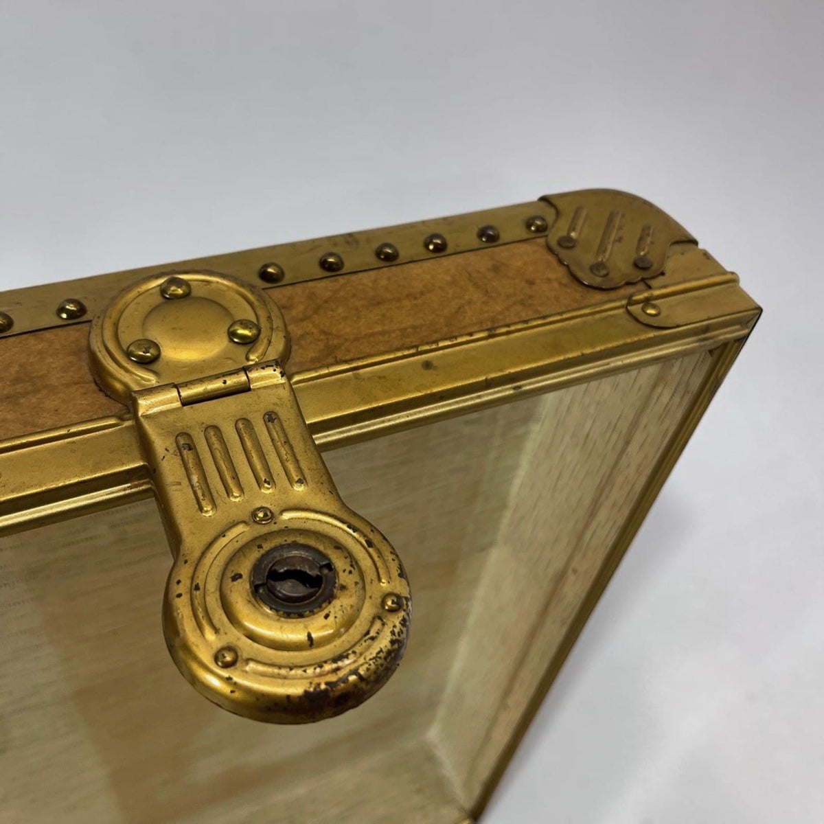 Baule antico in legno da viaggio Forziere Cassapanca 900 vintage Cassa marrone Categoria  Casse & Bauli