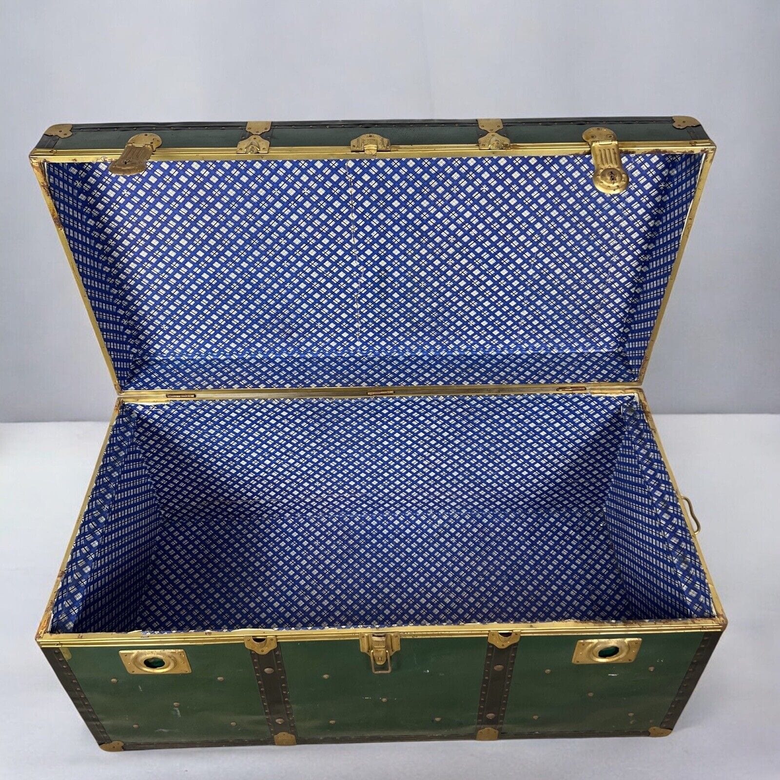 Baule antico in legno da viaggio Forziere Cassapanca 900 vintage Cassa verde '50 Categoria  Casse & Bauli