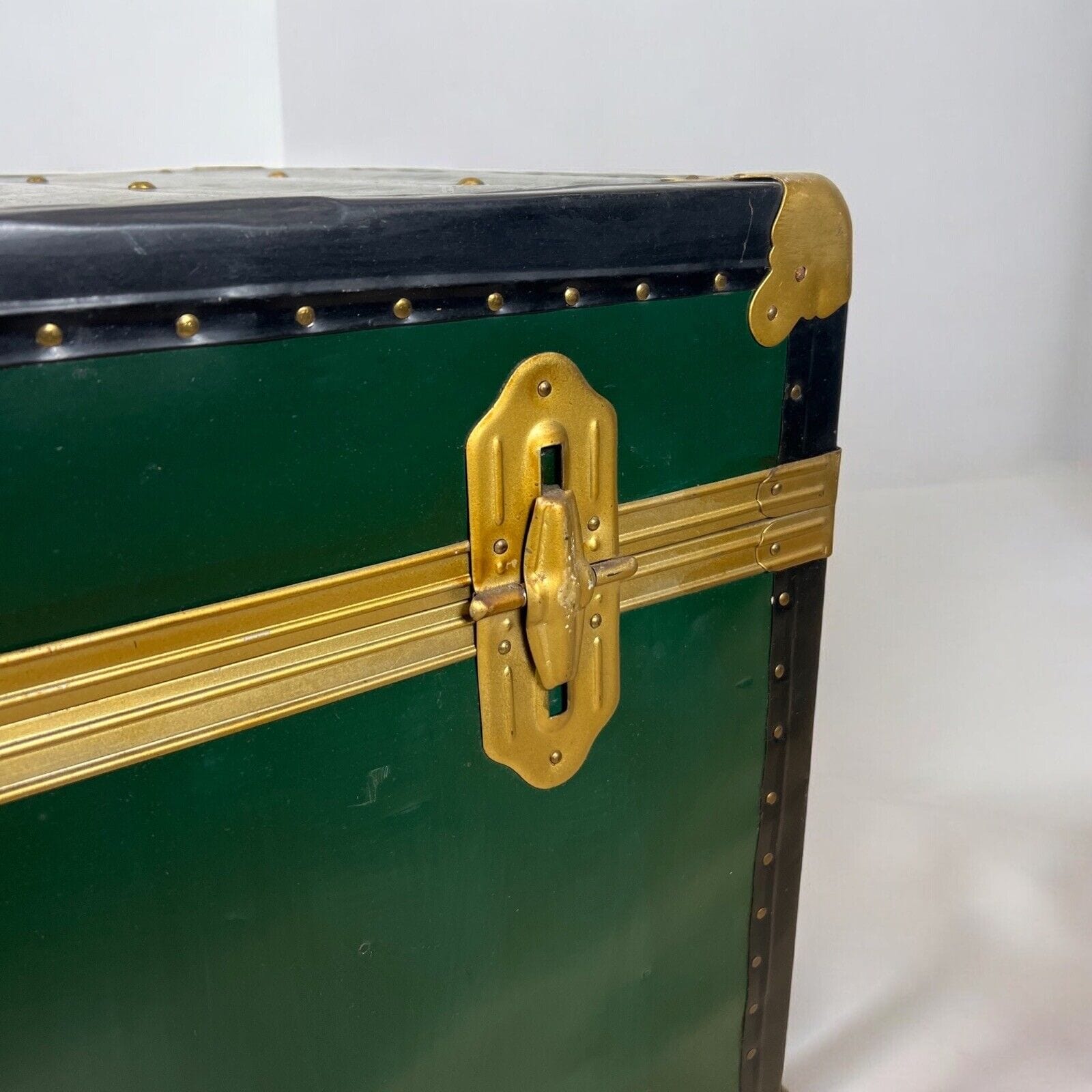 Baule antico in legno da viaggio Forziere Cassapanca 900 vintage Cassa verde '50 Categoria  Casse & Bauli