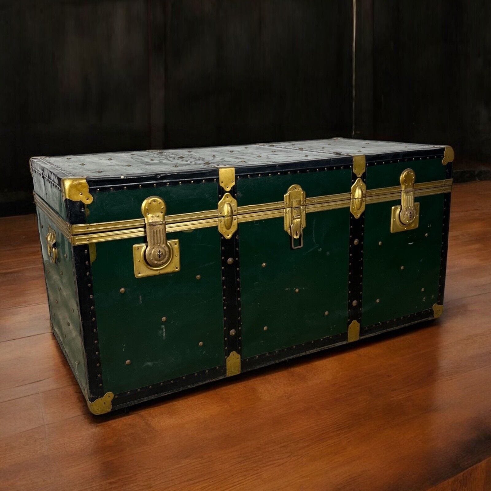 Baule antico in legno da viaggio Forziere Cassapanca 900 vintage Cassa verde '50 Categoria  Casse & Bauli