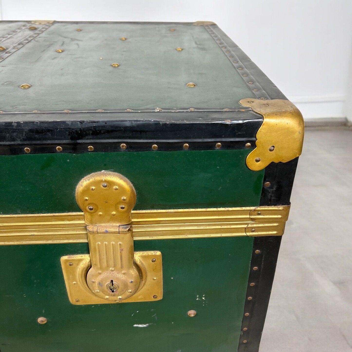 Baule antico in legno da viaggio Forziere Cassapanca 900 vintage Cassa verde '50 Categoria  Casse & Bauli