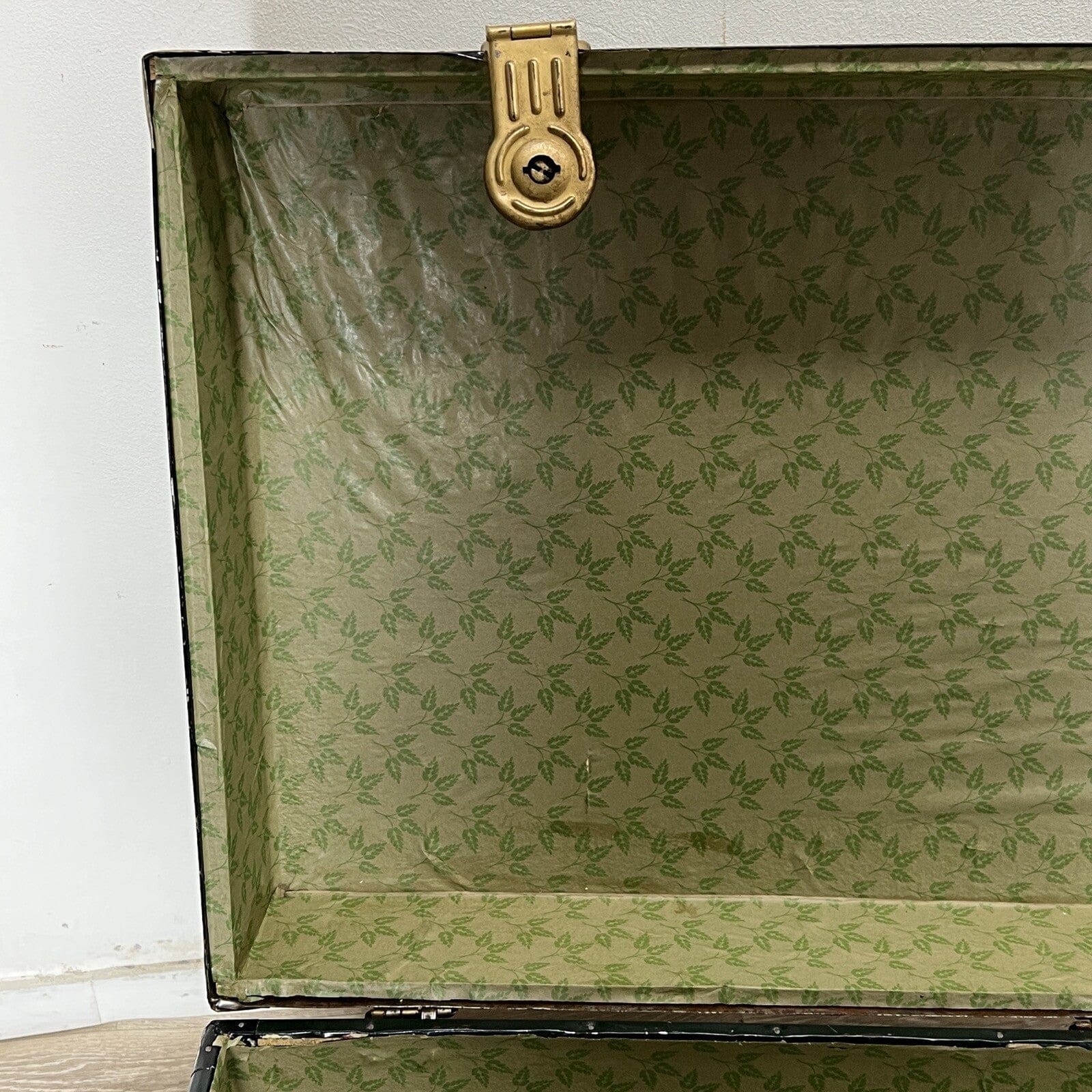 Baule antico in legno da viaggio Forziere Cassapanca 900 vintage Cassa verde '50 Categoria  Casse & Bauli