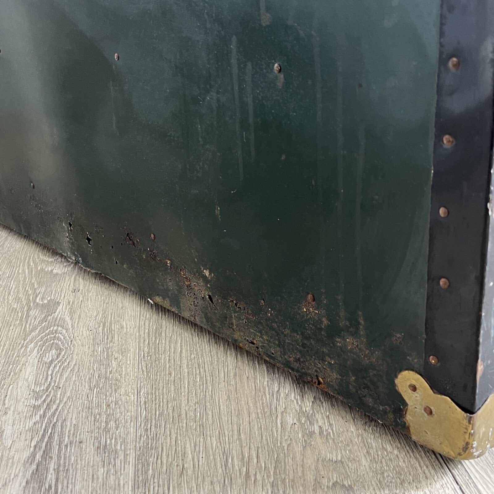 Baule antico in legno da viaggio Forziere Cassapanca 900 vintage Cassa verde '50 Categoria  Casse & Bauli