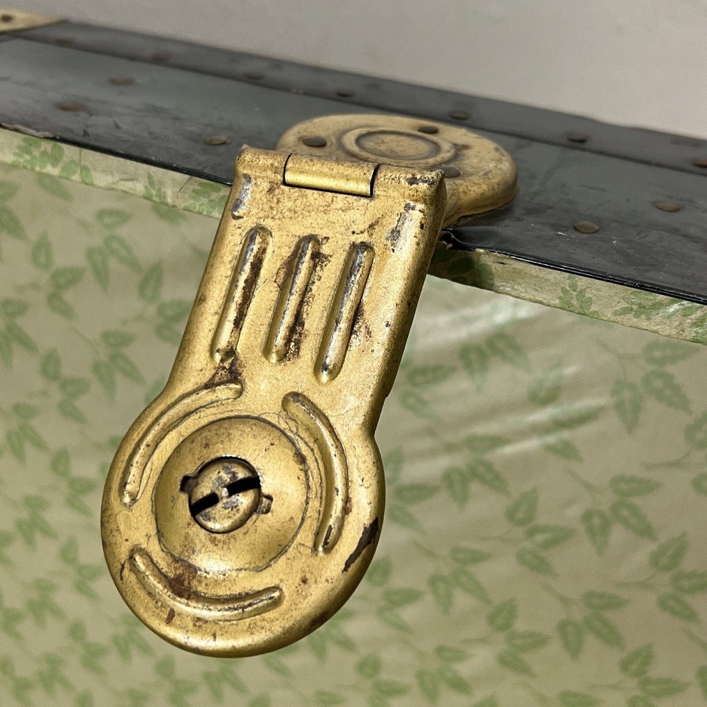 Baule antico in legno da viaggio Forziere Cassapanca 900 vintage Cassa verde '50 Categoria  Casse & Bauli