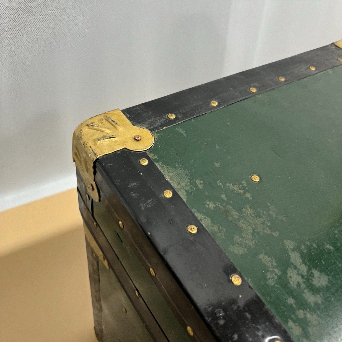 Baule antico in legno da viaggio Forziere Cassapanca 900 vintage Cassa verde '50 Categoria  Casse & Bauli