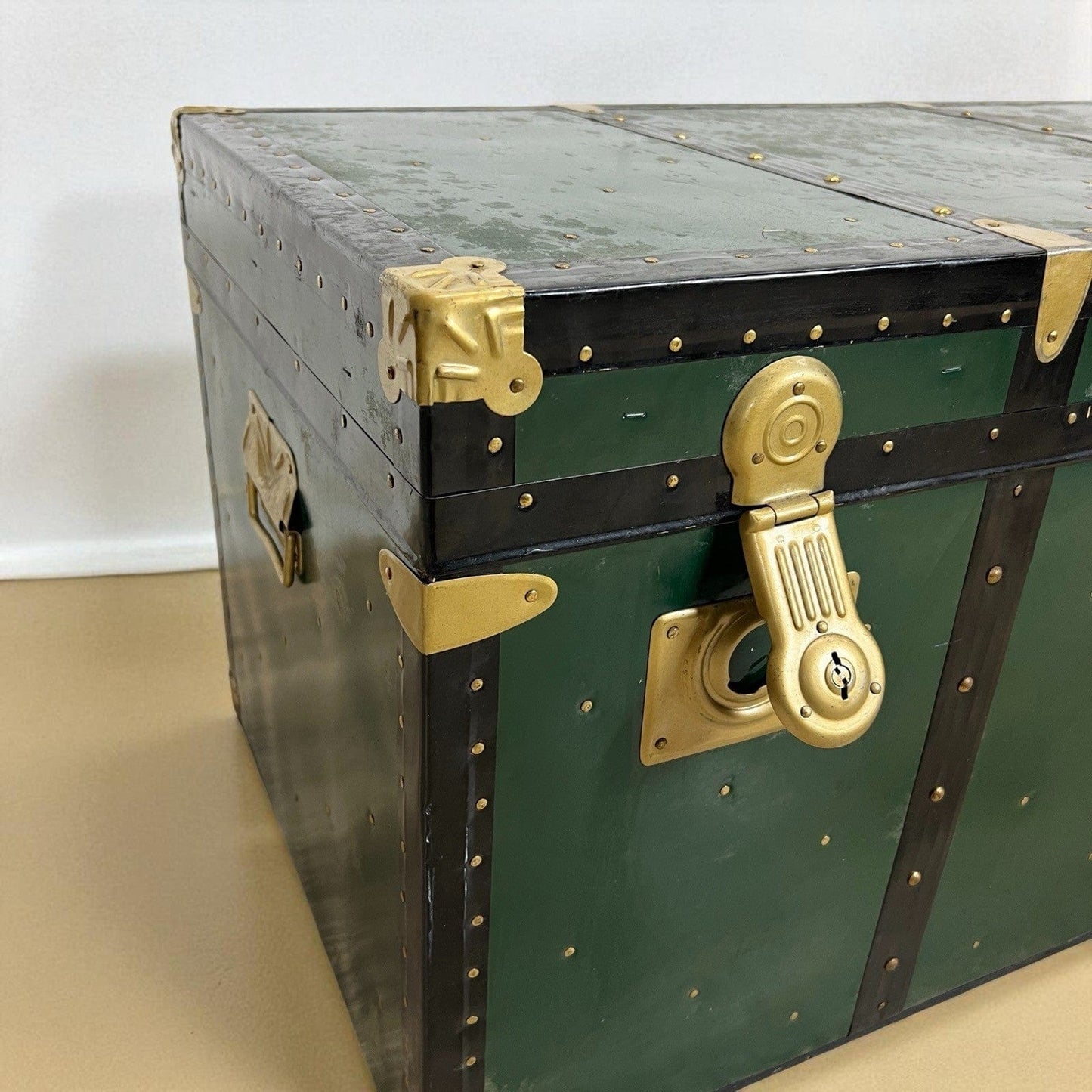 Baule antico in legno da viaggio Forziere Cassapanca 900 vintage Cassa verde '50 Categoria  Casse & Bauli