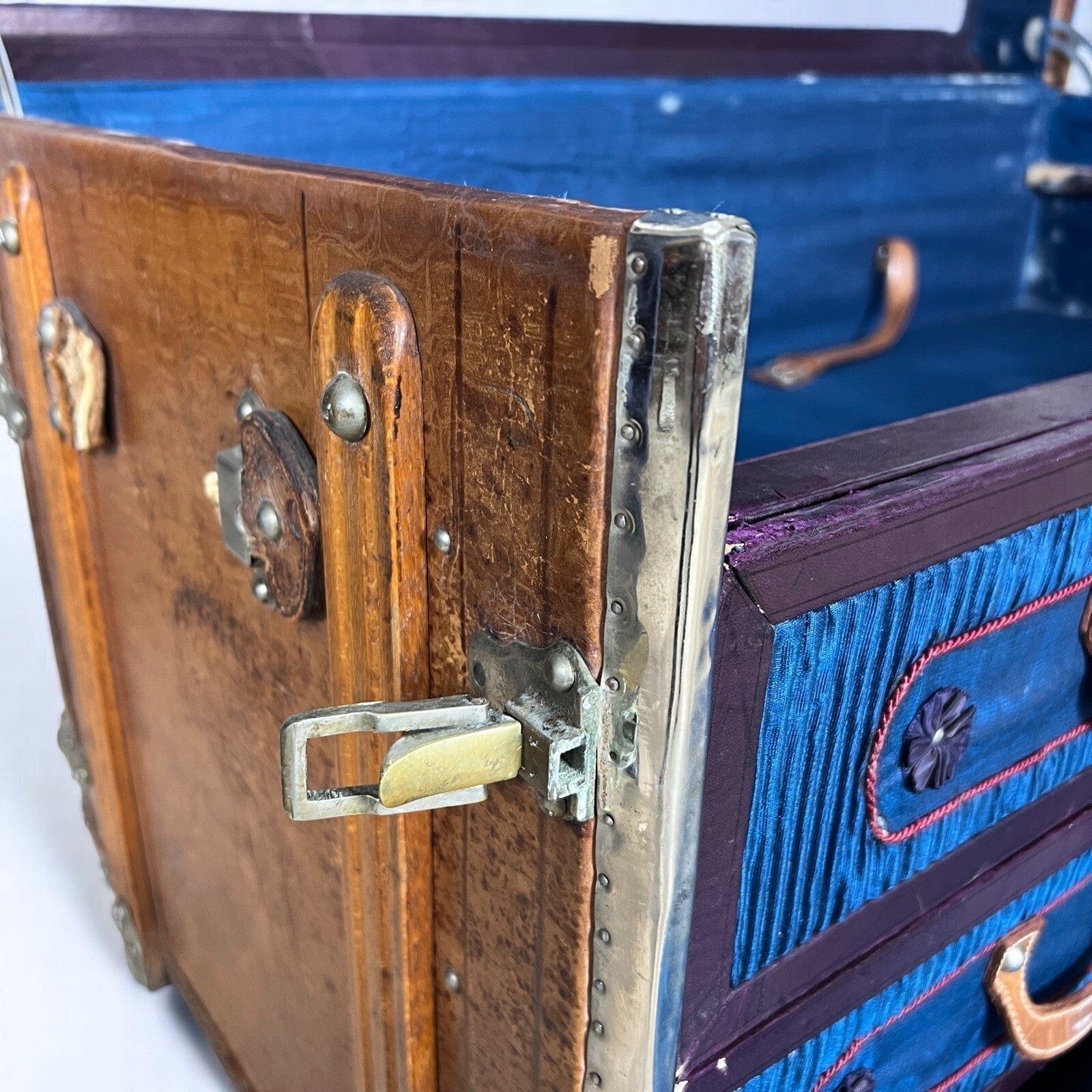 Baule antico in legno da viaggio in pelle con cassetti Cassa d'epoca  800 Arredo Categoria  Casse & Bauli
