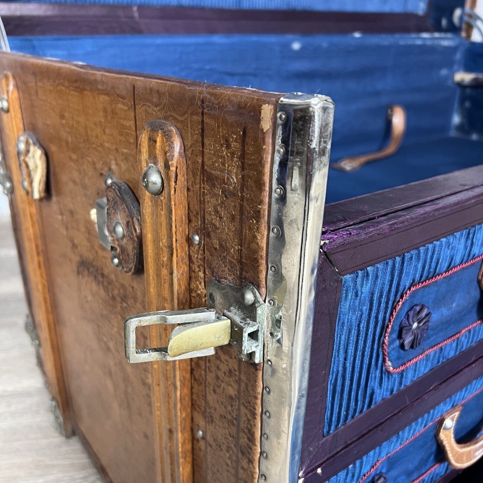 Baule antico in legno da viaggio in pelle con cassetti Cassa d'epoca  800 Arredo Categoria  Casse & Bauli