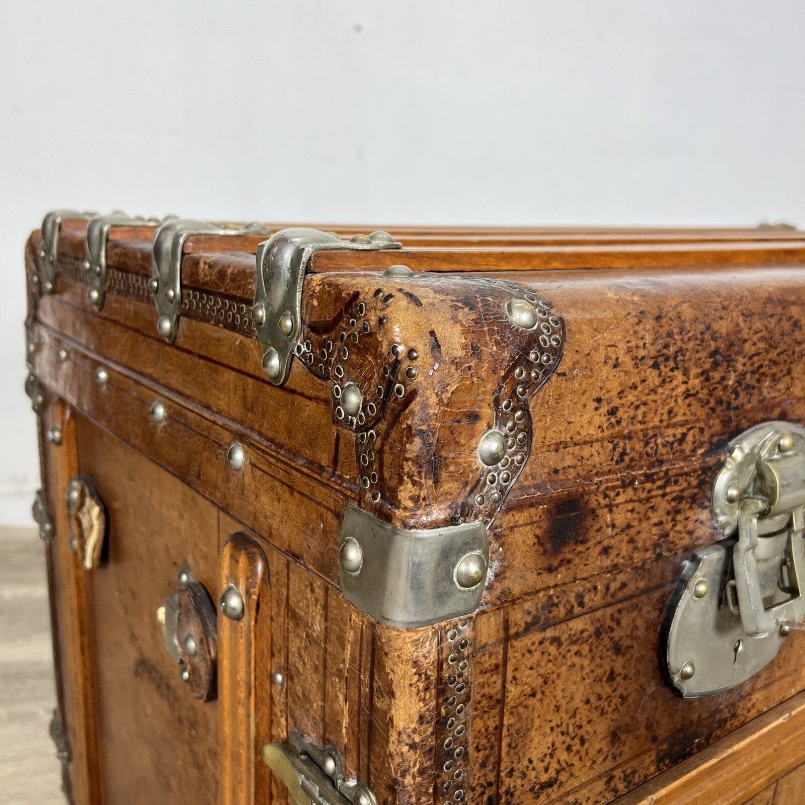 Baule antico in legno da viaggio in pelle con cassetti Cassa d'epoca  800 Arredo Categoria  Casse & Bauli