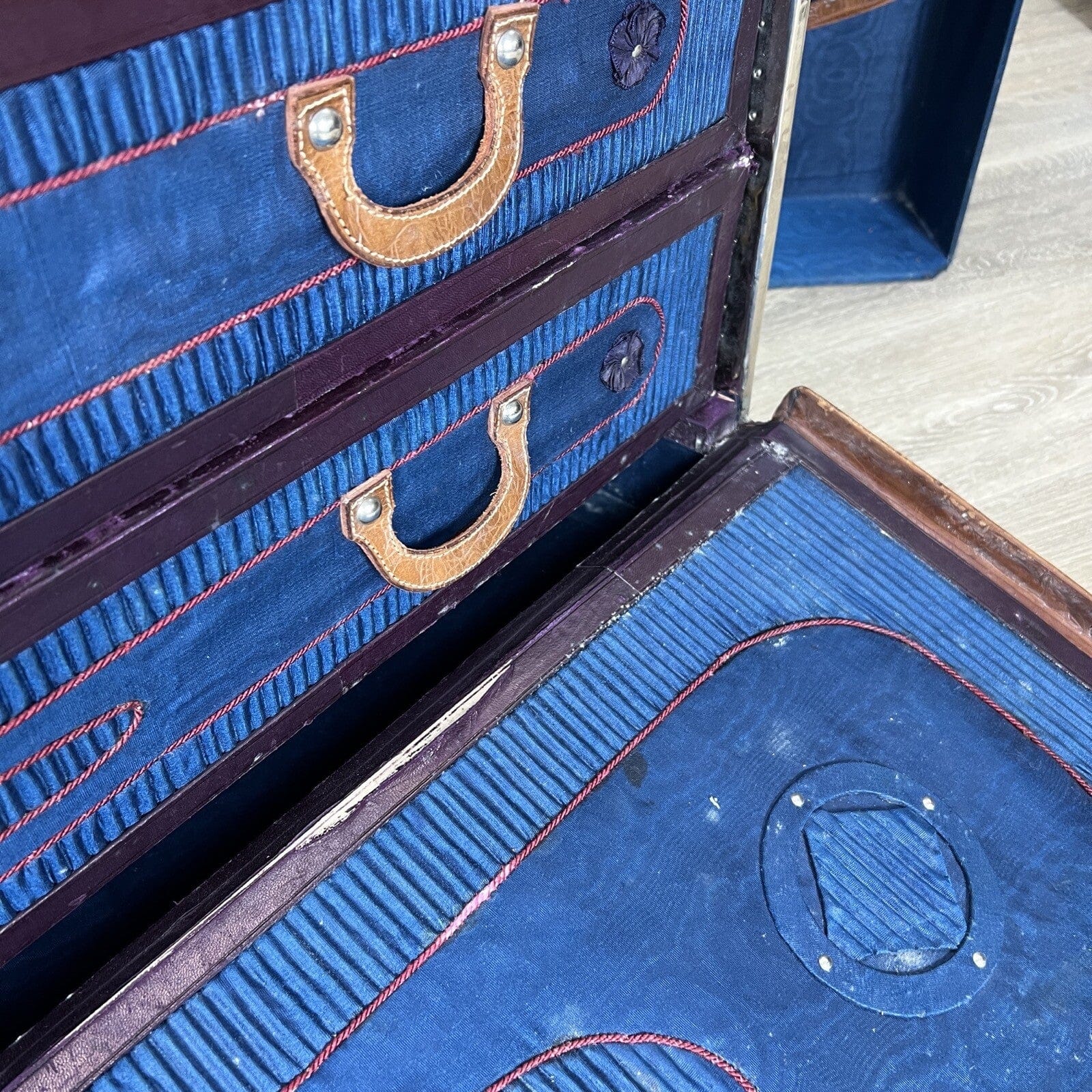 Baule antico in legno da viaggio in pelle con cassetti Cassa d'epoca  800 Arredo Categoria  Casse & Bauli