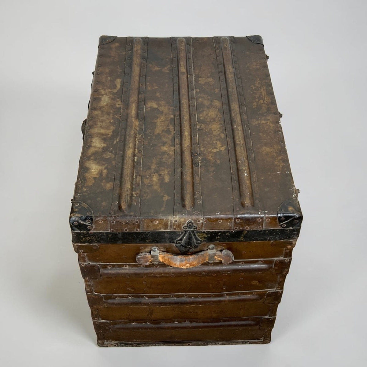 Baule antico in Metallo Marrone simil pelle da viaggio Cassa d'epoca 800 Arredo Categoria  Casse & Bauli