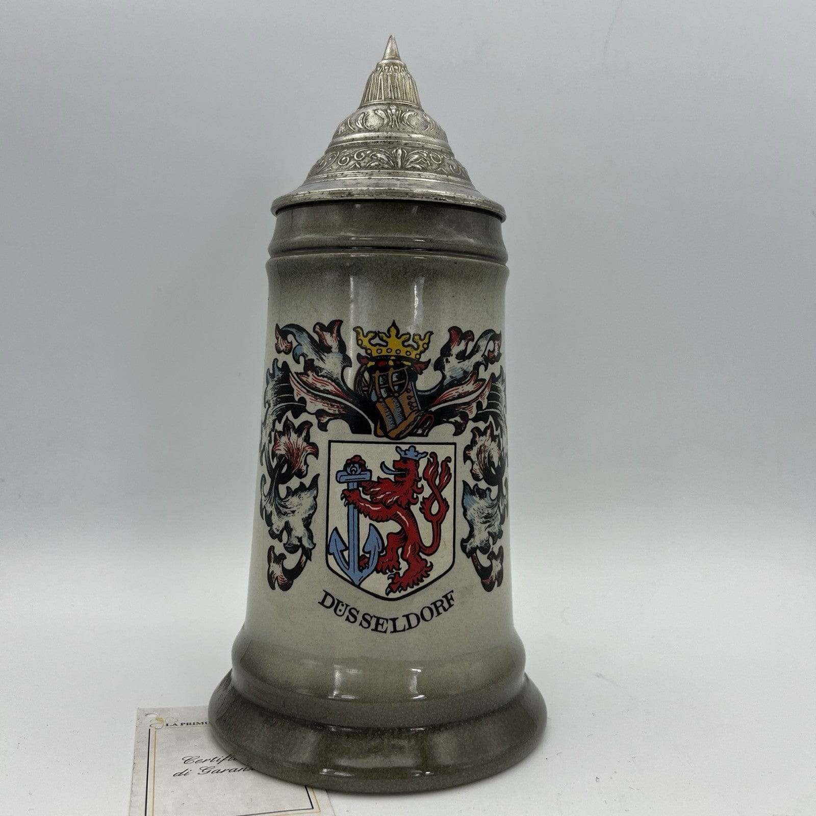 Boccale da birra in ceramica tedesco vintage con coperchio in peltro Dusseldorf Categoria  Boccali