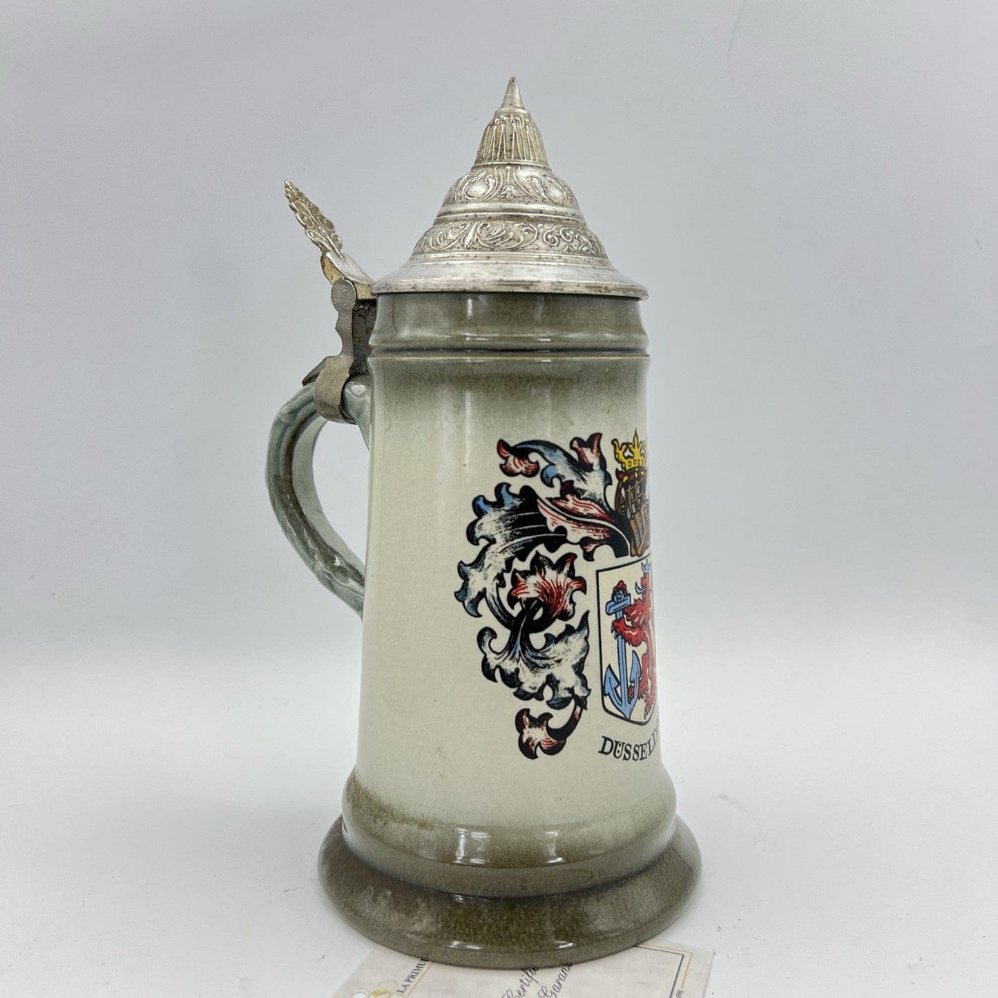 Boccale da birra in ceramica tedesco vintage con coperchio in peltro Dusseldorf Categoria  Boccali