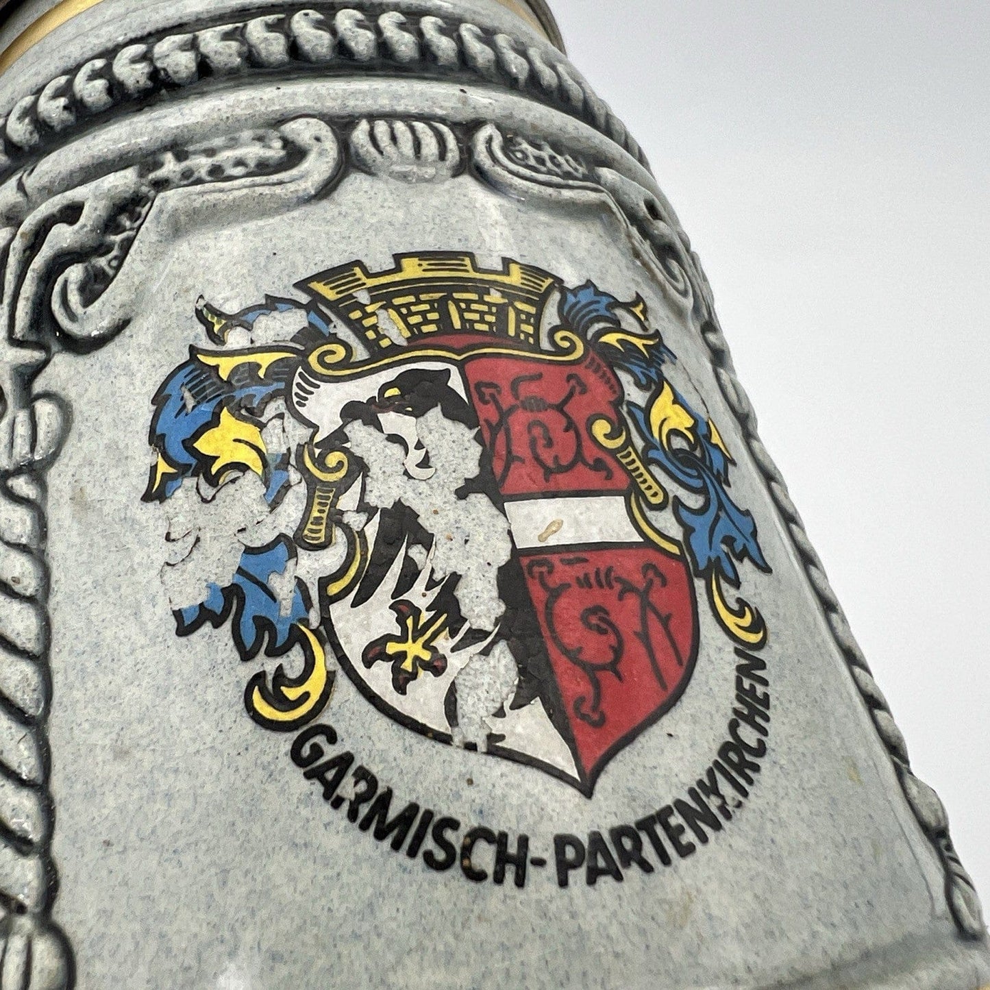 Boccale da birra in ceramica tedesco vintage con coperchio in peltro Munchen per Categoria  Boccali