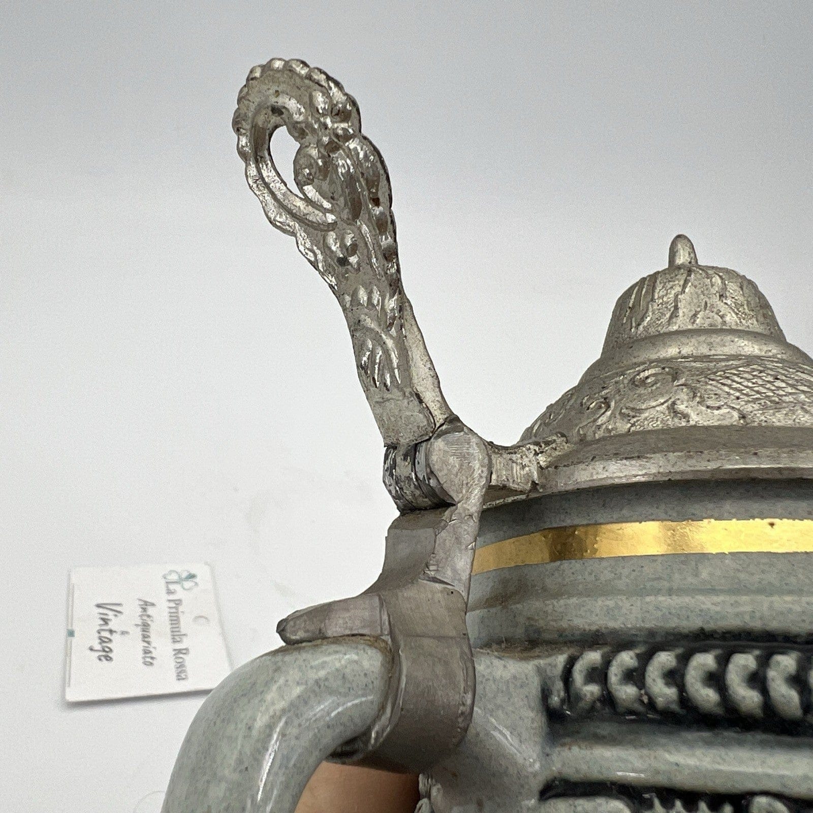 Boccale da birra in ceramica tedesco vintage con coperchio in peltro Munchen per Categoria  Boccali