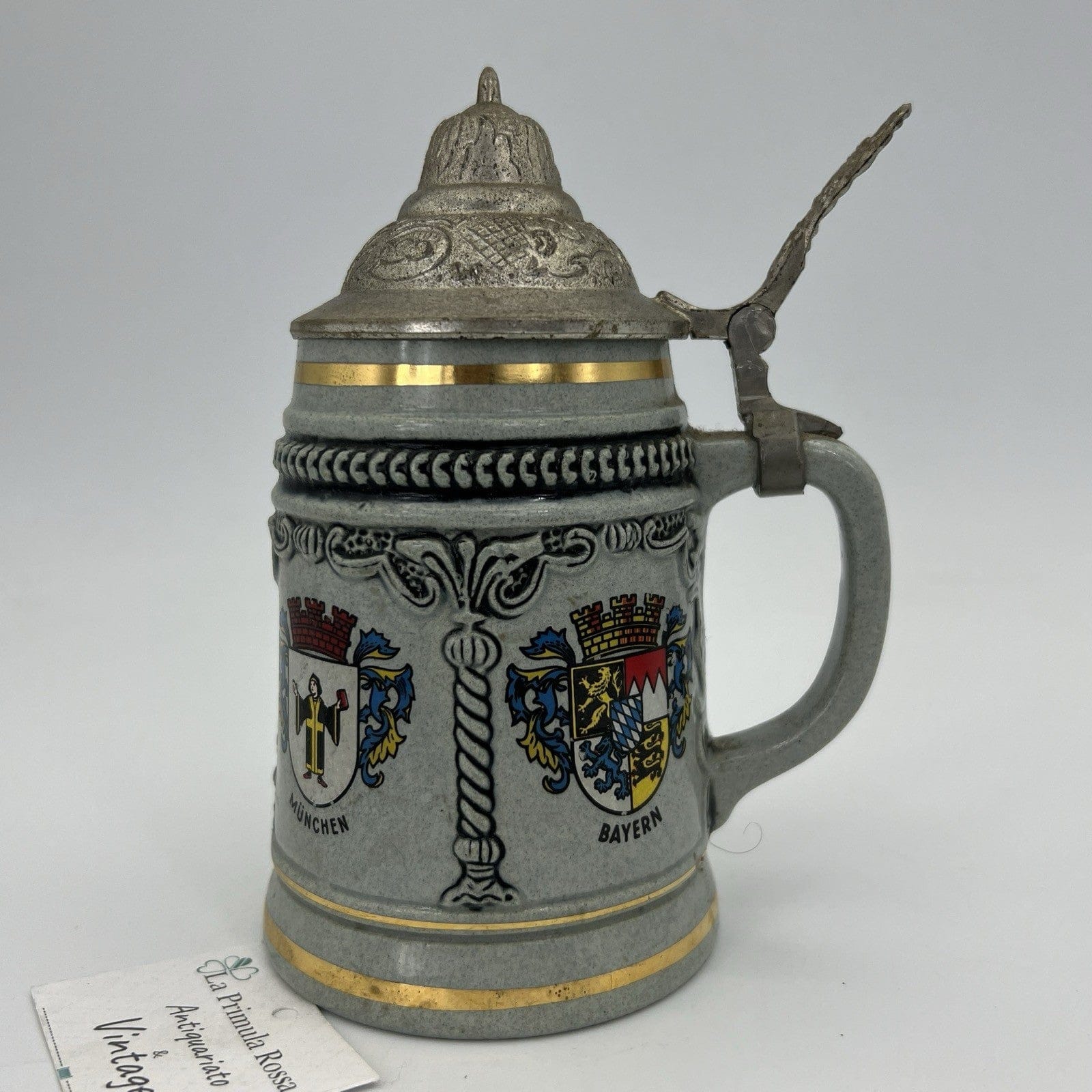 Boccale da birra in ceramica tedesco vintage con coperchio in peltro Munchen per Categoria  Boccali