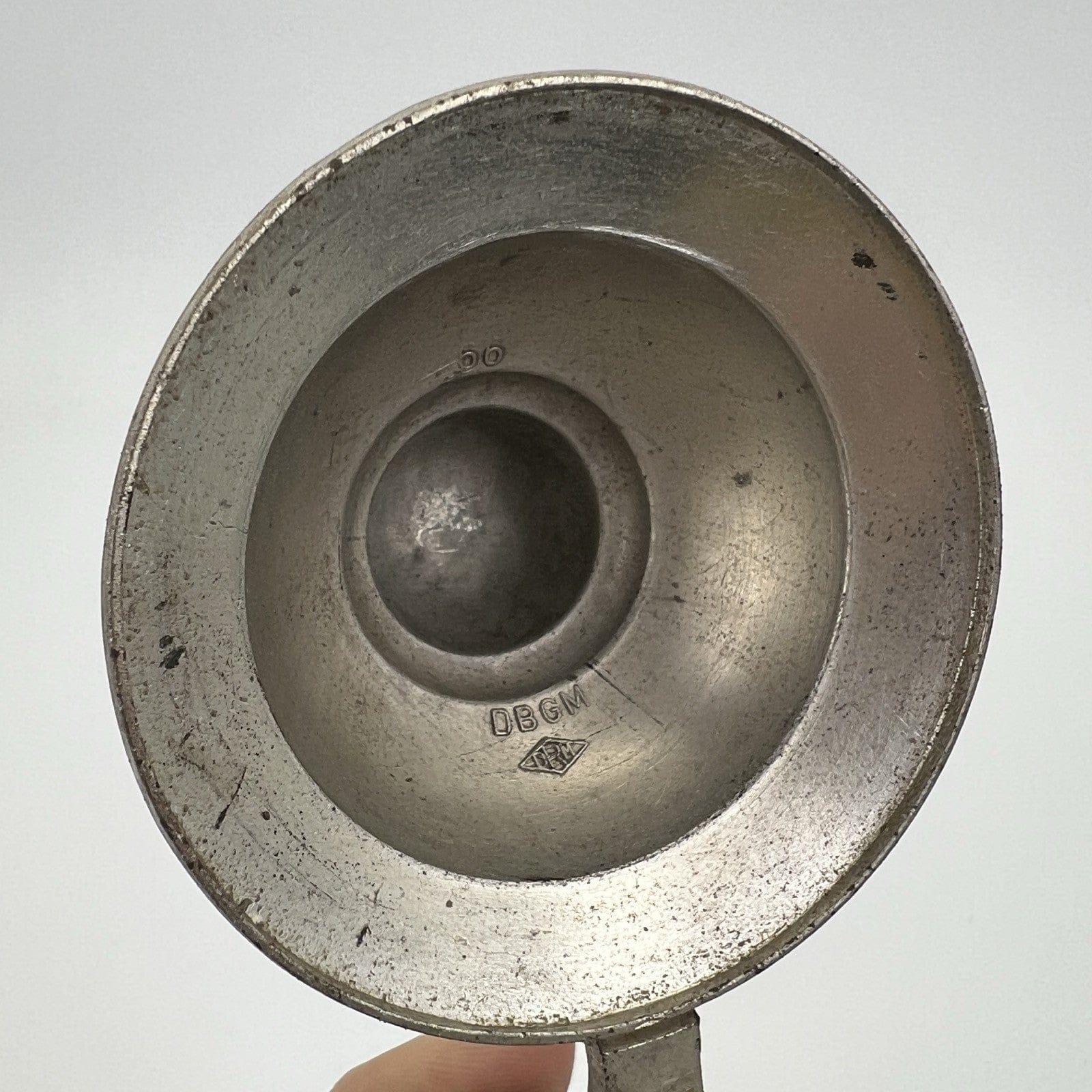 Boccale da birra in ceramica tedesco vintage con coperchio in peltro Munchen per Categoria  Boccali